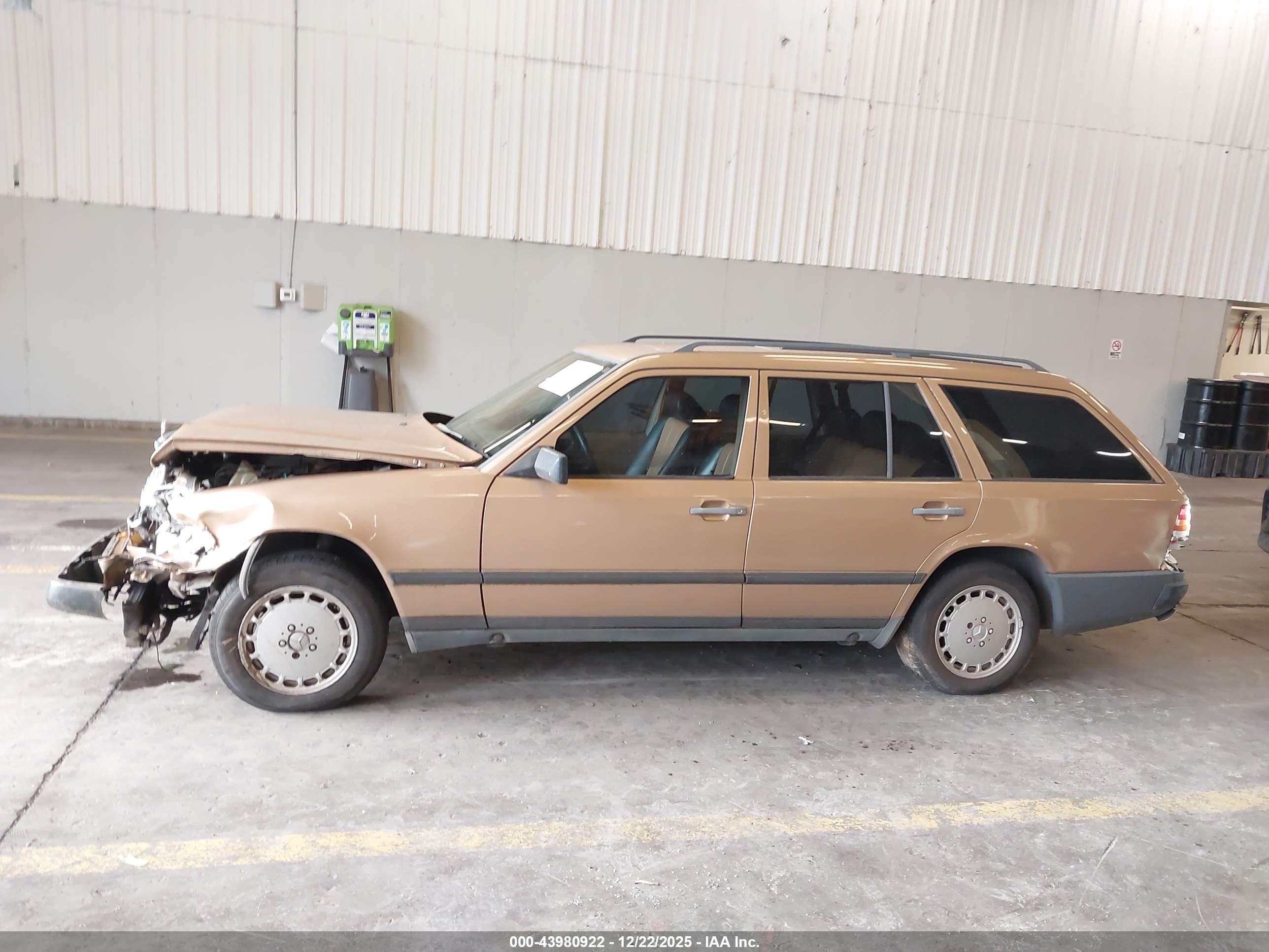 1987 Mercedes-benz 300 Tdt Золотой vin: WDBEB93D0HF027337