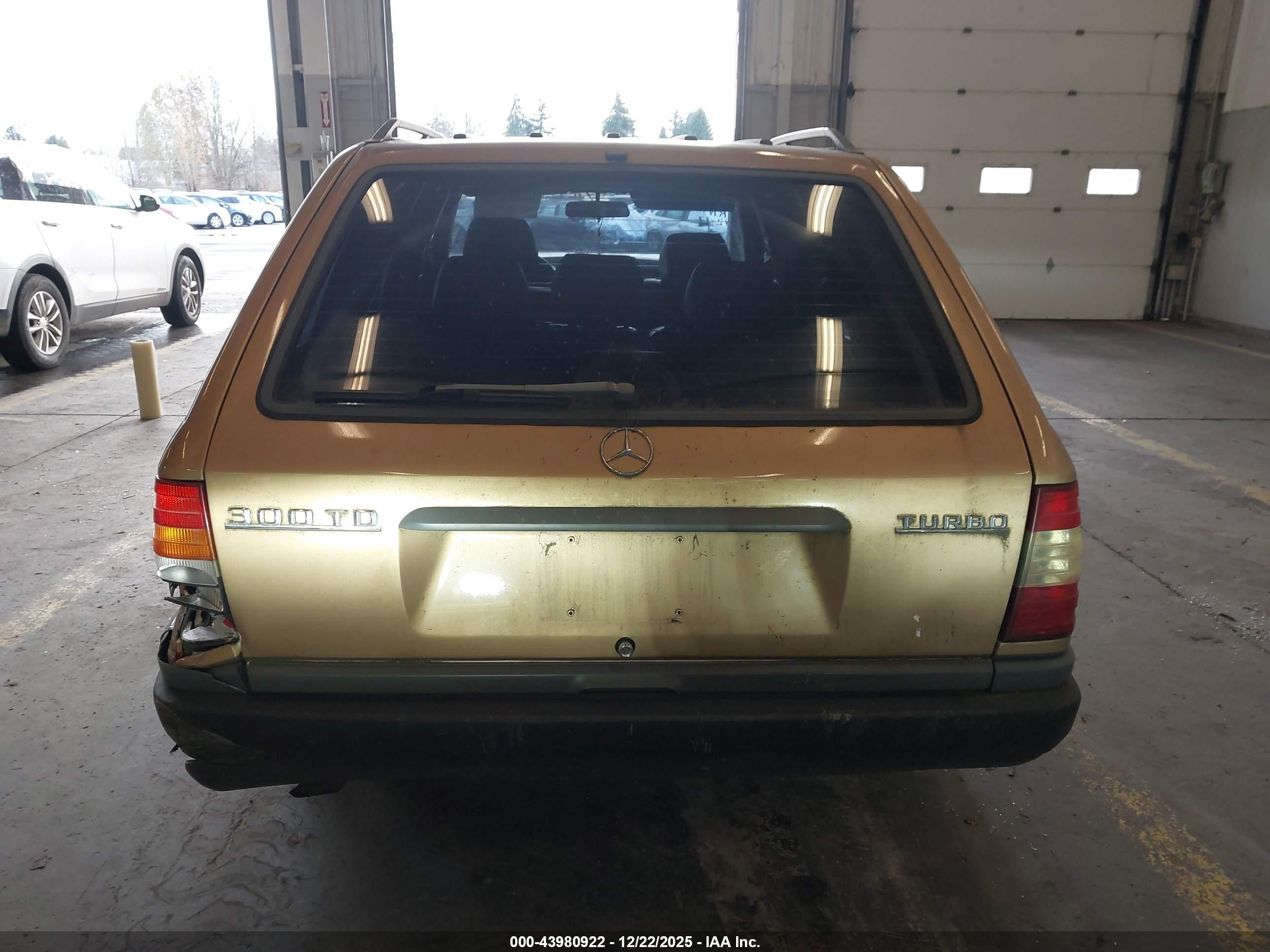 1987 Mercedes-benz 300 Tdt Золотой vin: WDBEB93D0HF027337