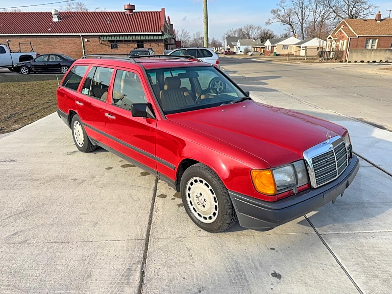 1987 Mercedes-benz 300 Tdt Red vin: WDBEB93D9HF024808
