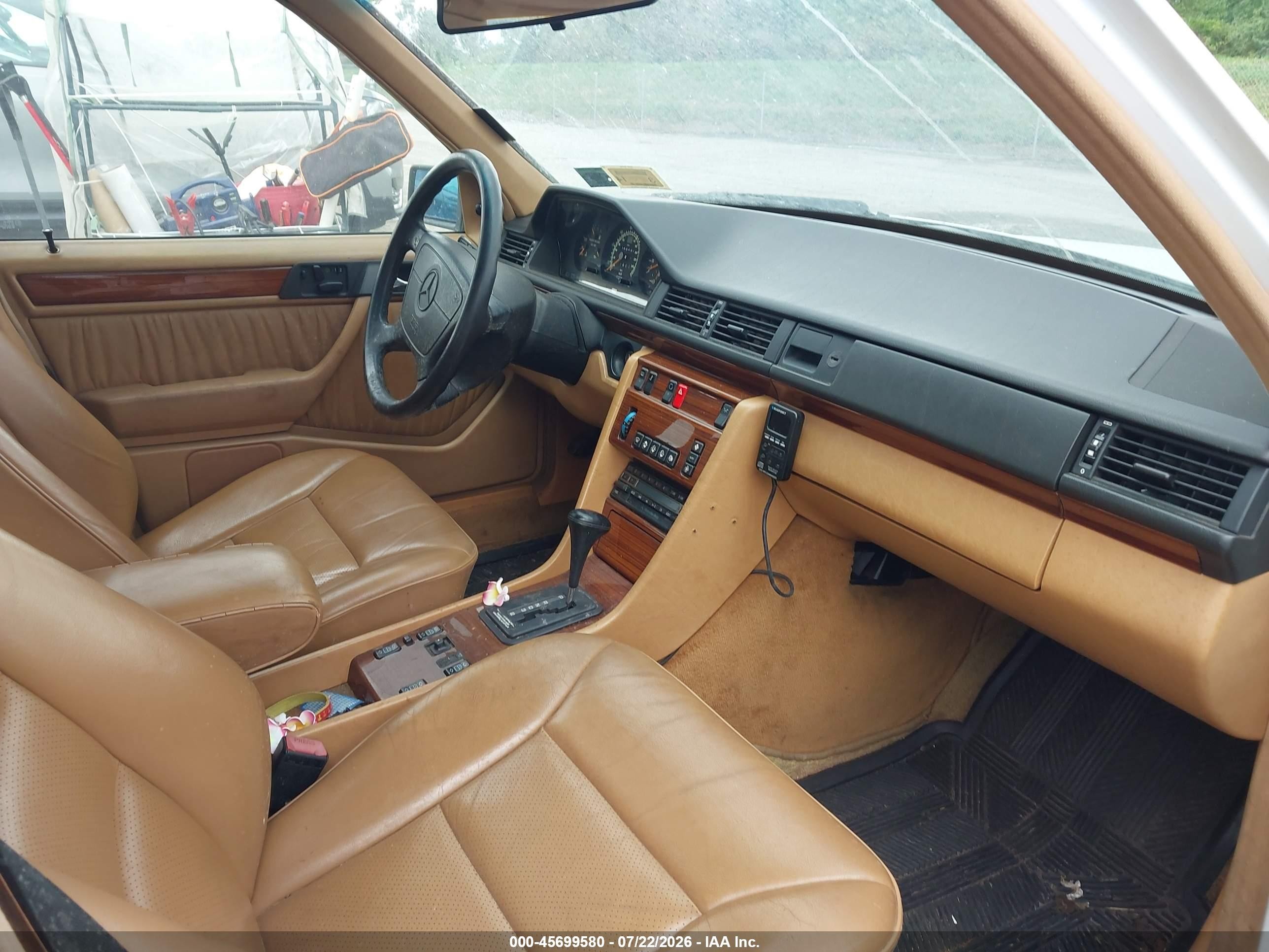 1992 Mercedes-benz 300 E 4matic White vin: WDBED30D9NB647683