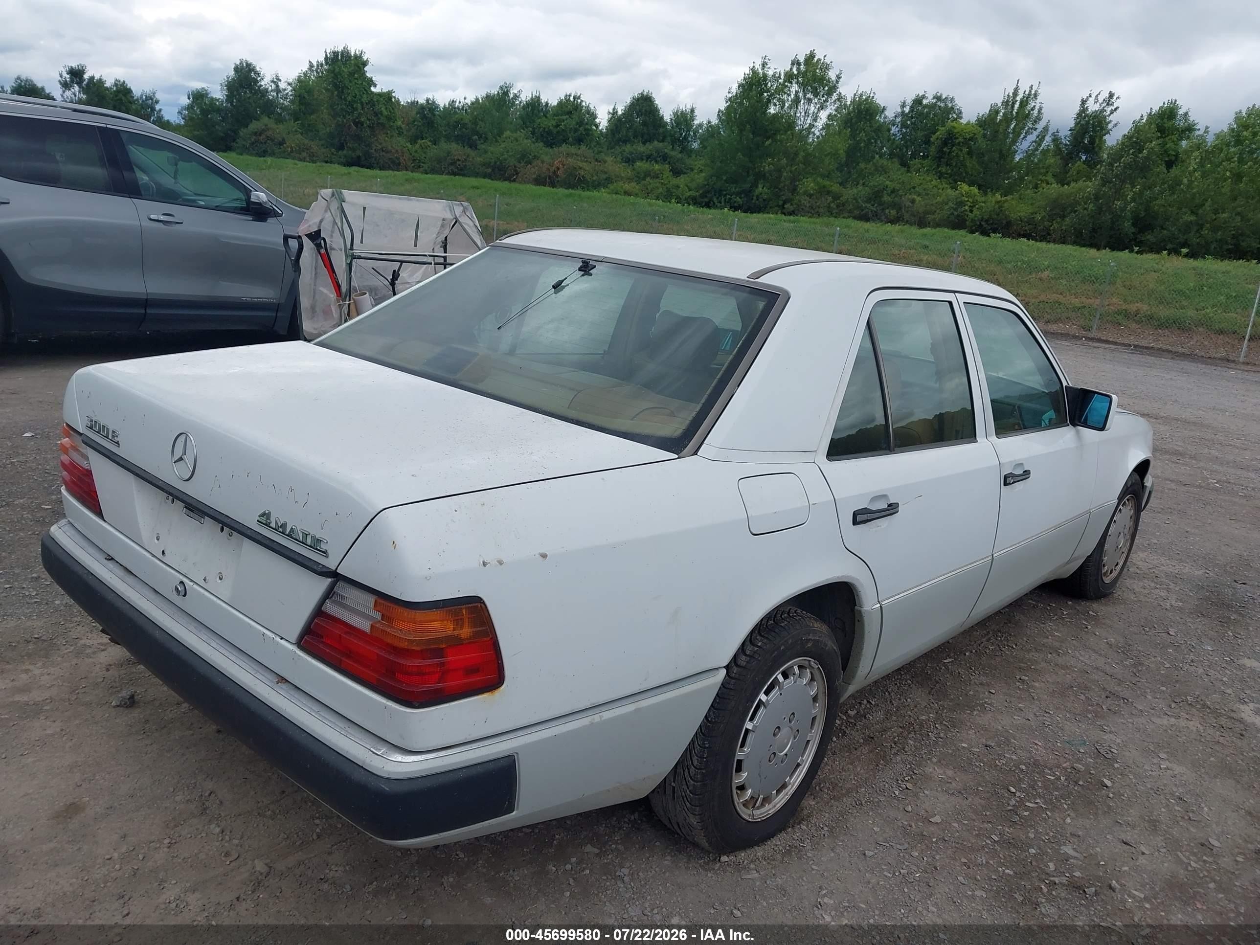 1992 Mercedes-benz 300 E 4matic White vin: WDBED30D9NB647683