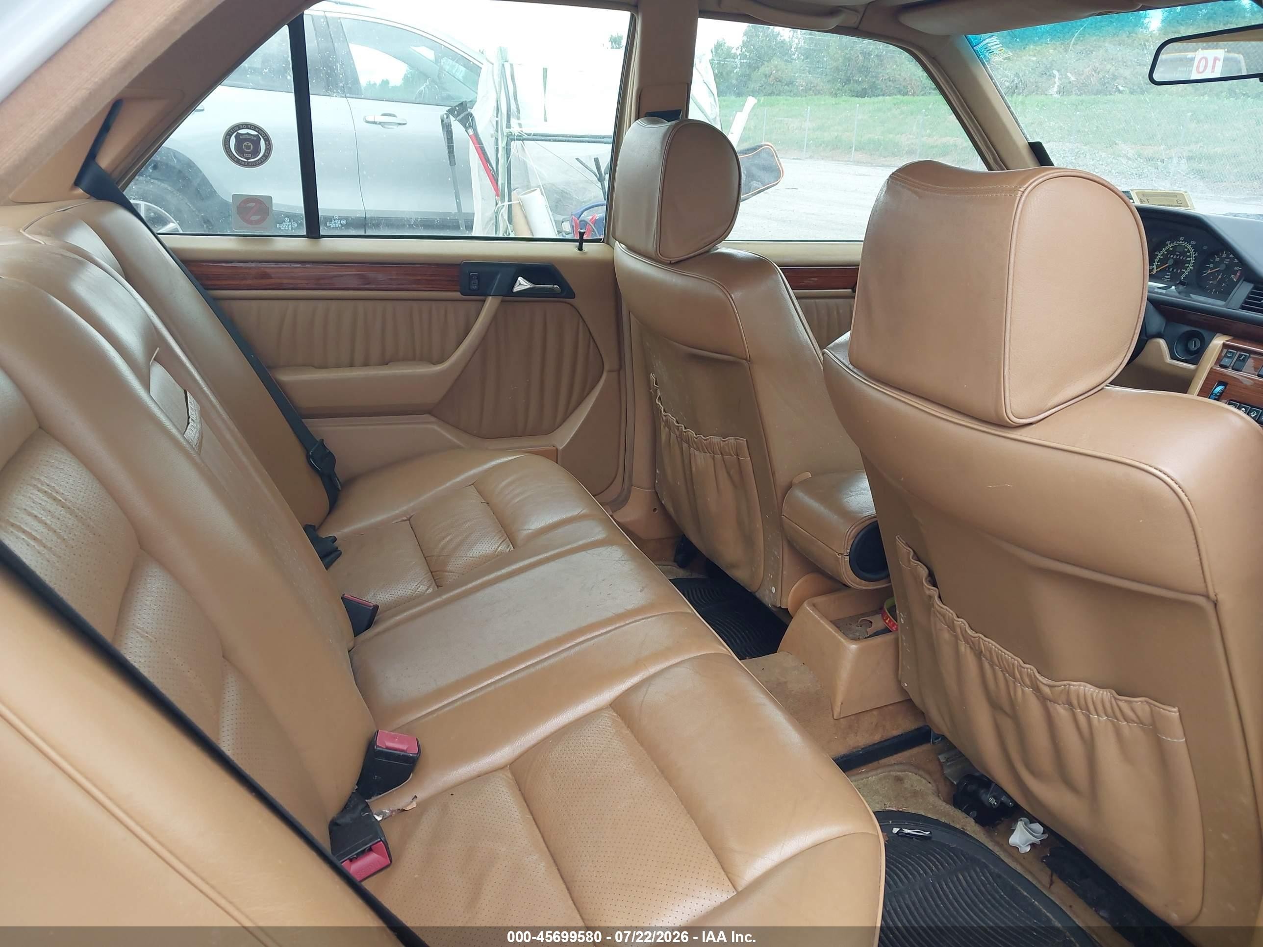 1992 Mercedes-benz 300 E 4matic White vin: WDBED30D9NB647683