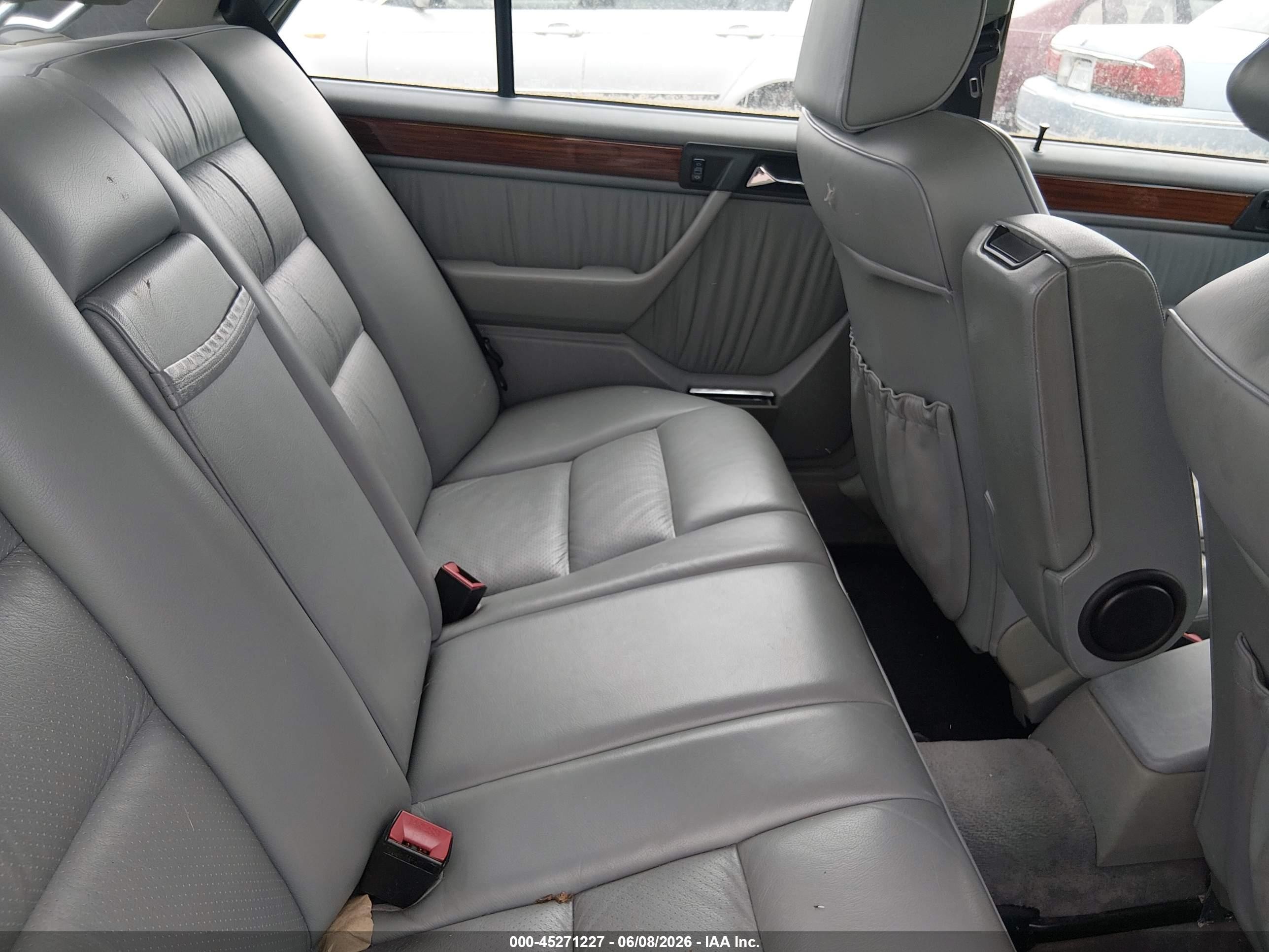 1993 Mercedes-benz 300 E 4matic Black vin: WDBED30E3PB869566