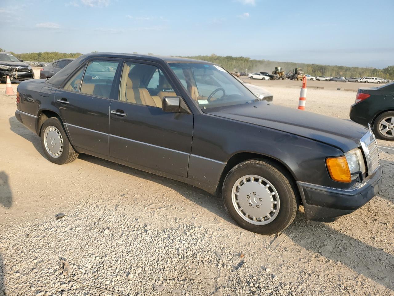 1992 Mercedes-benz 300 E 4matic Black vin: WDBED30E9NB632464