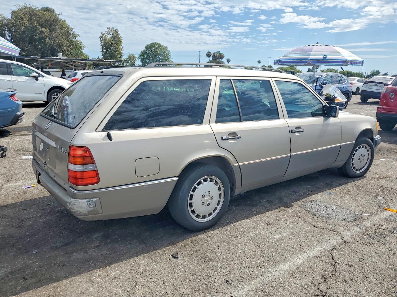 1992 Mercedes-benz 300 Te 4matic Silver vin: WDBED90E2NF196598