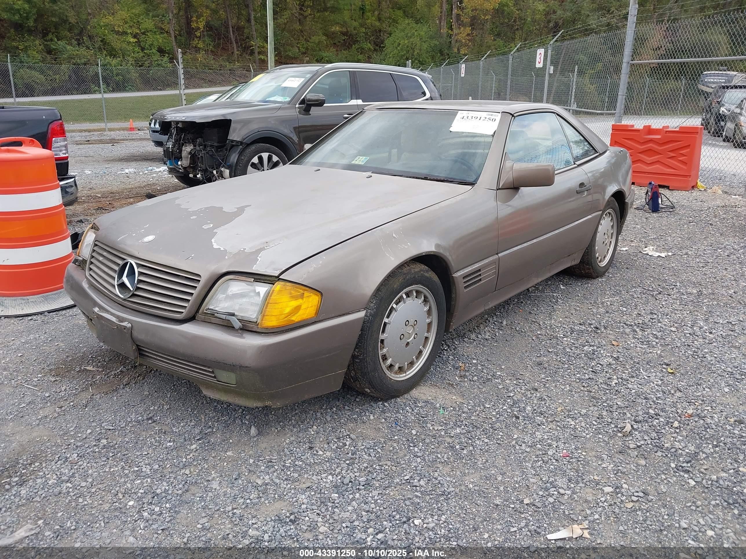 1990 Mercedes-benz 300 Sl Золотой vin: WDBFA61E2LF006225