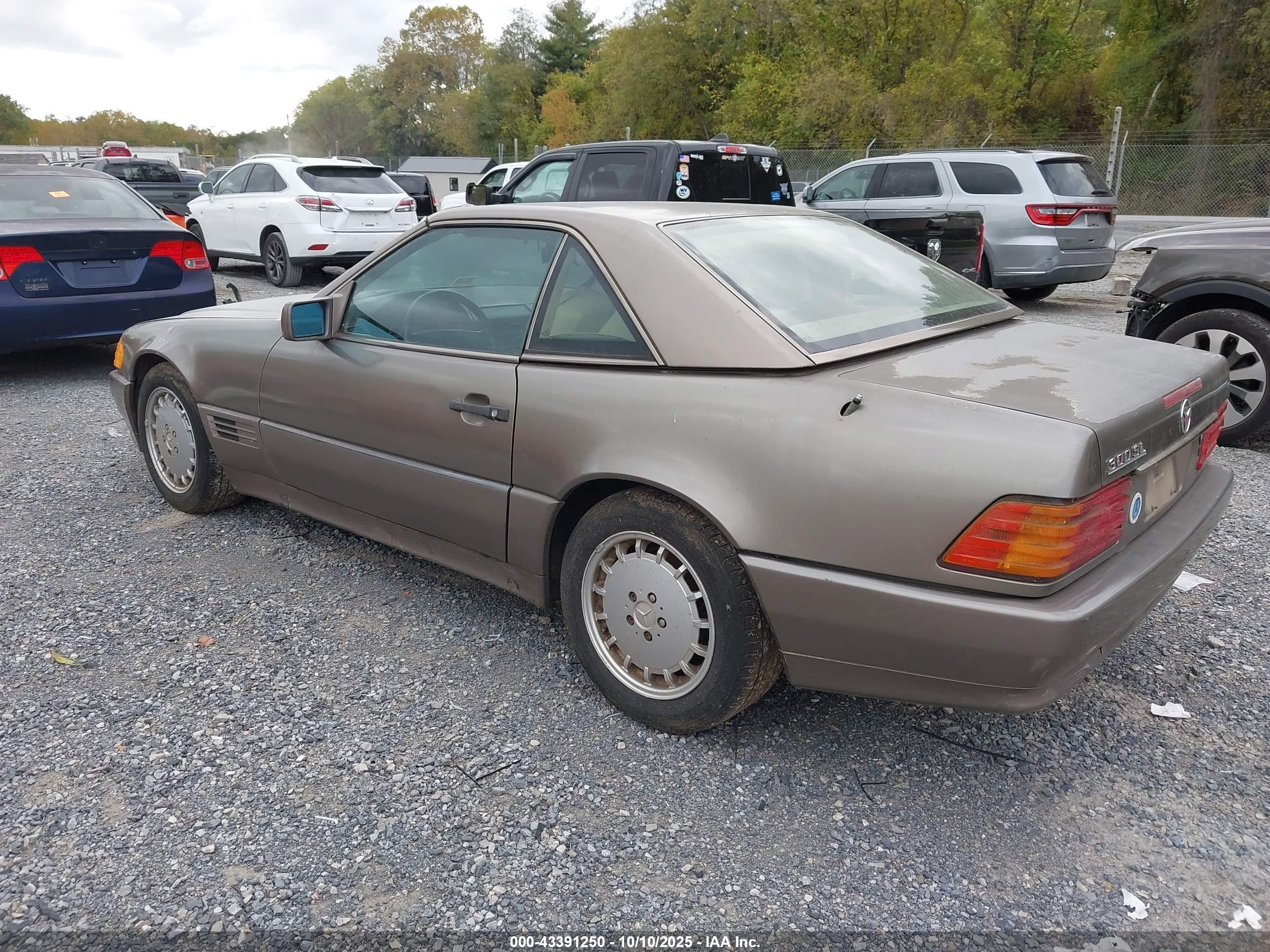 1990 Mercedes-benz 300 Sl Золотой vin: WDBFA61E2LF006225