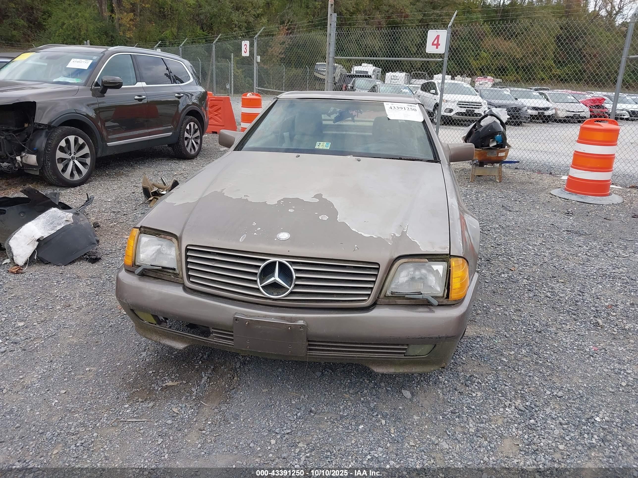 1990 Mercedes-benz 300 Sl Золотой vin: WDBFA61E2LF006225