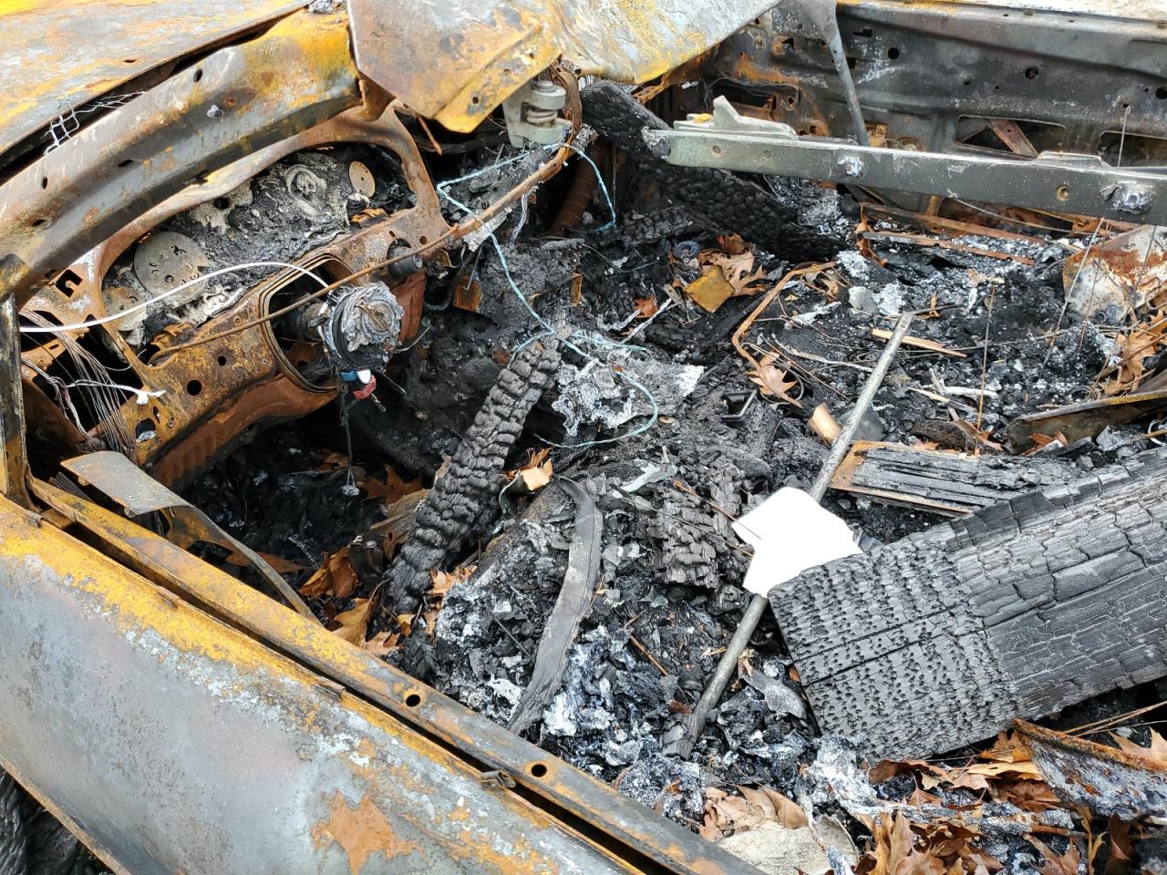 1990 Mercedes-benz 500 Sl Burn vin: WDBFA66E0LF005731