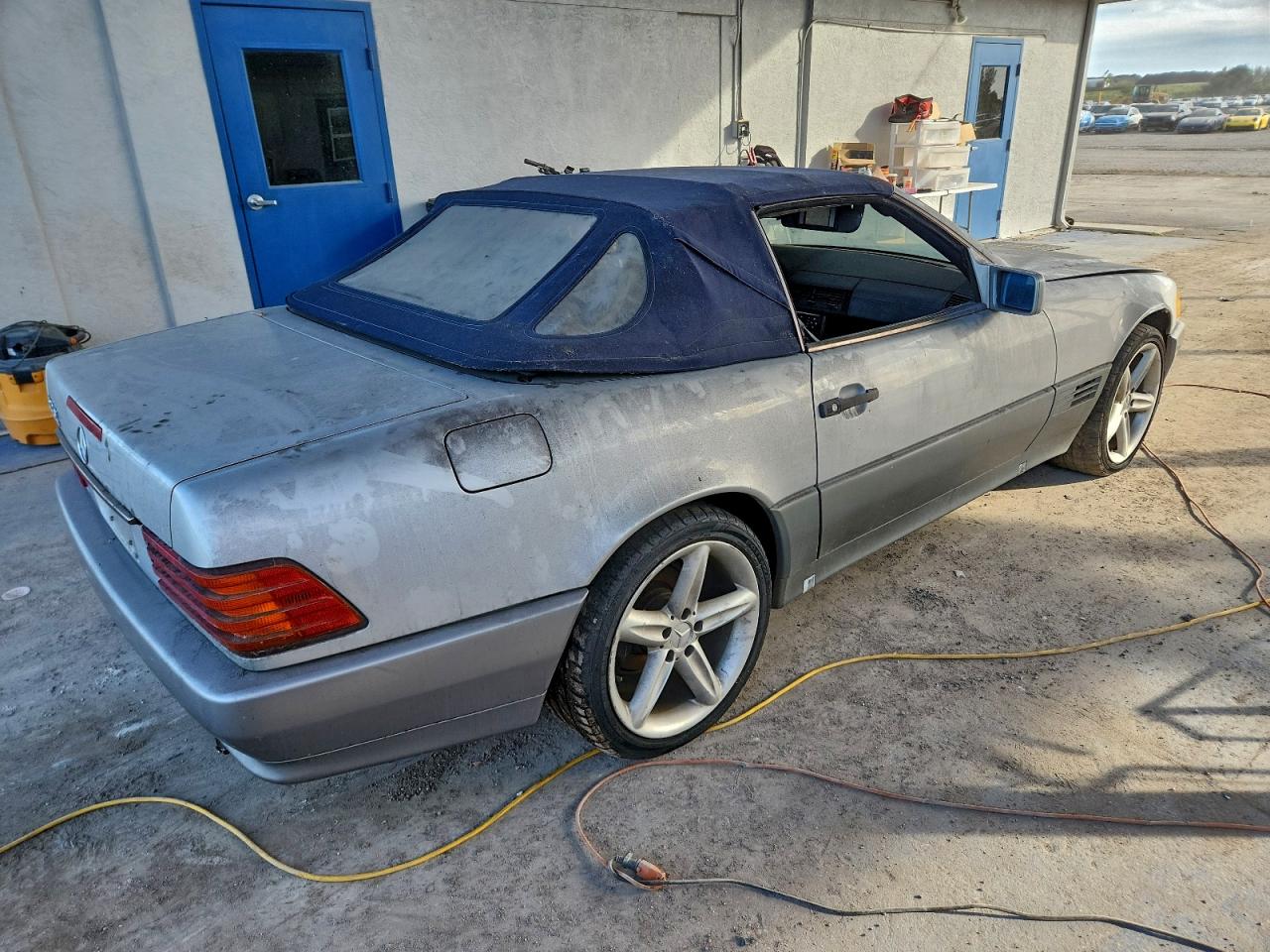 1990 Mercedes-benz 500 Sl Silver vin: WDBFA66E3LF002855