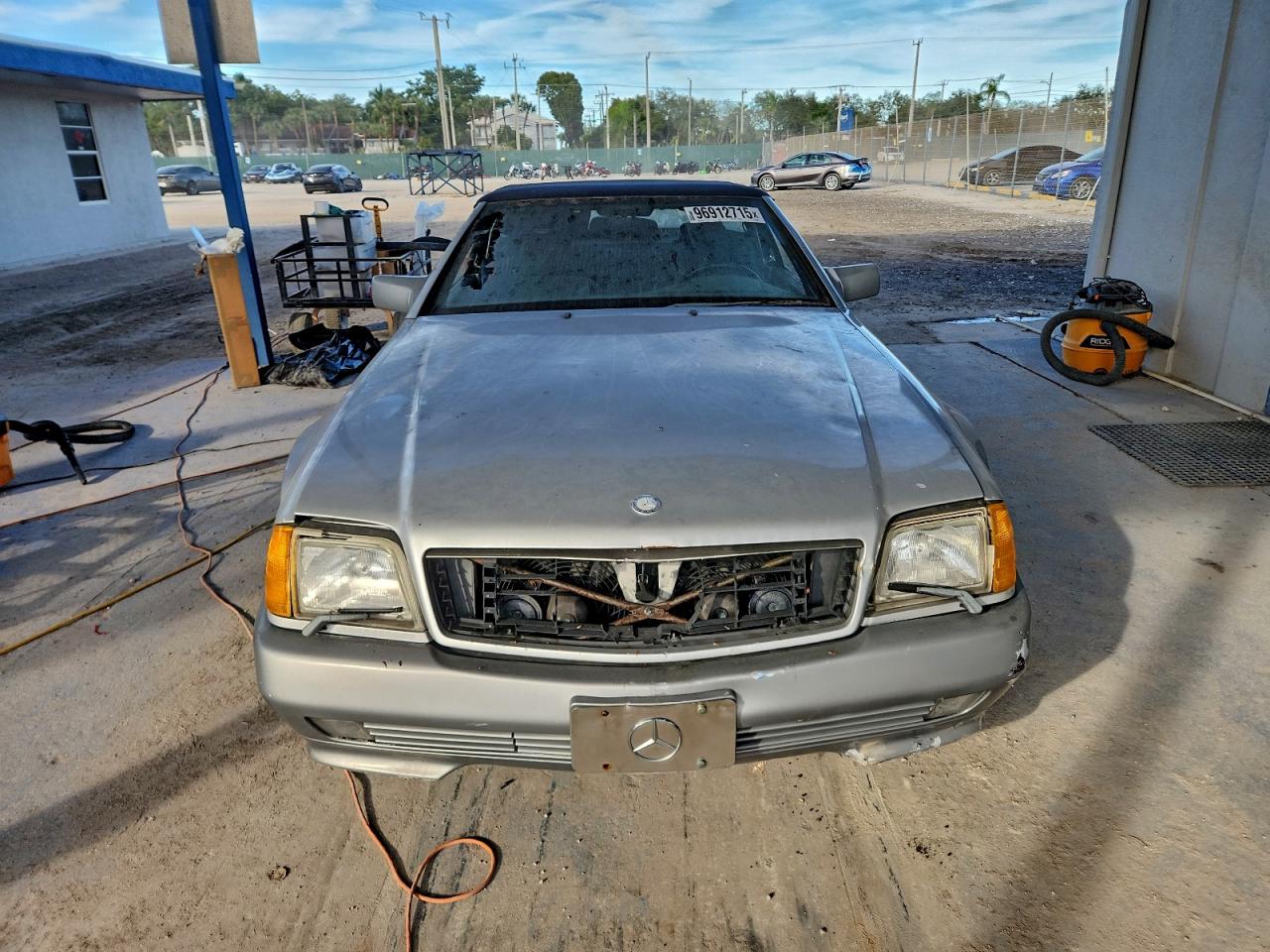 1990 Mercedes-benz 500 Sl Silver vin: WDBFA66E3LF002855