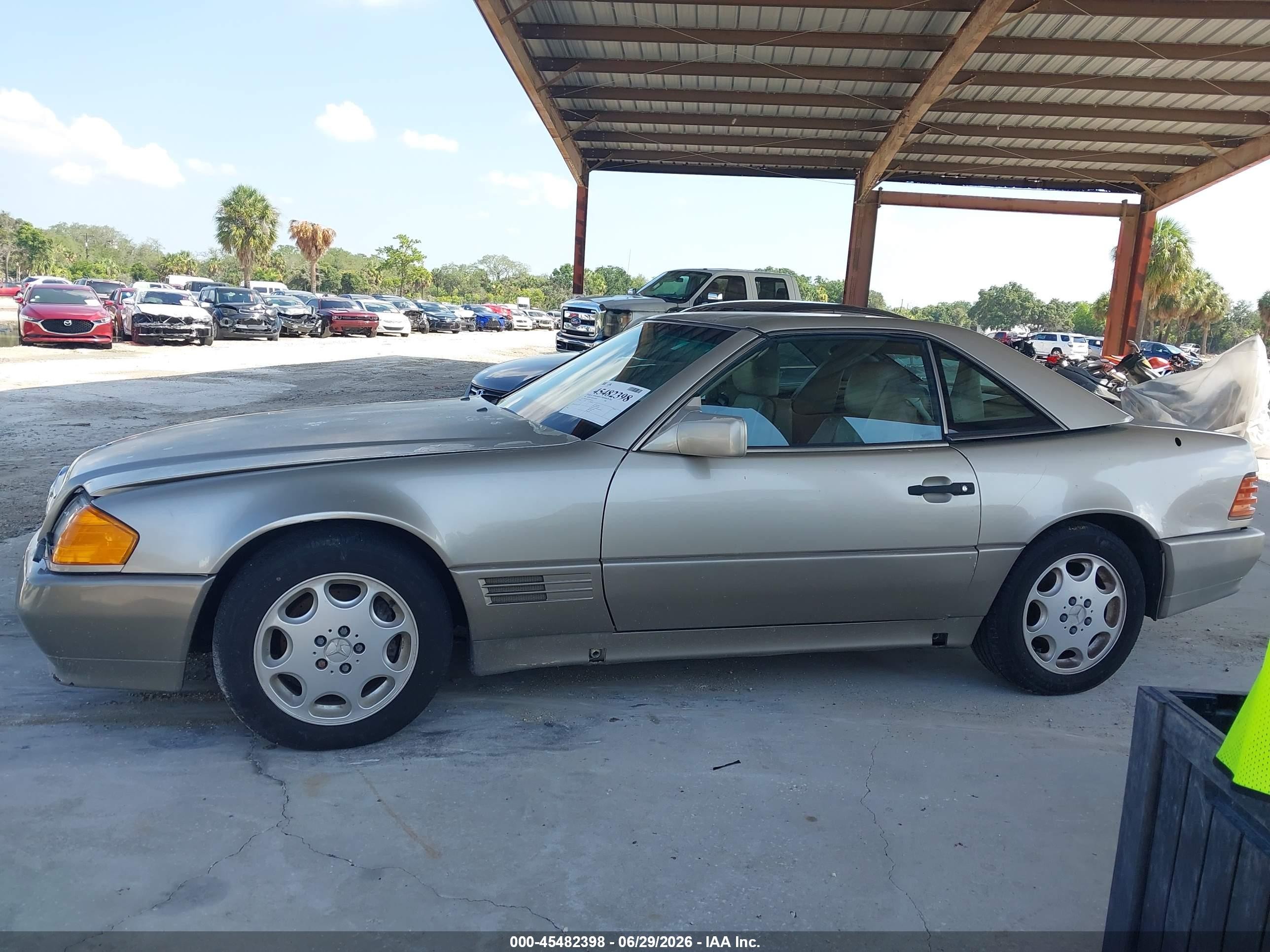 1992 Mercedes-benz 500 Sl Серый vin: WDBFA66E5NF049520