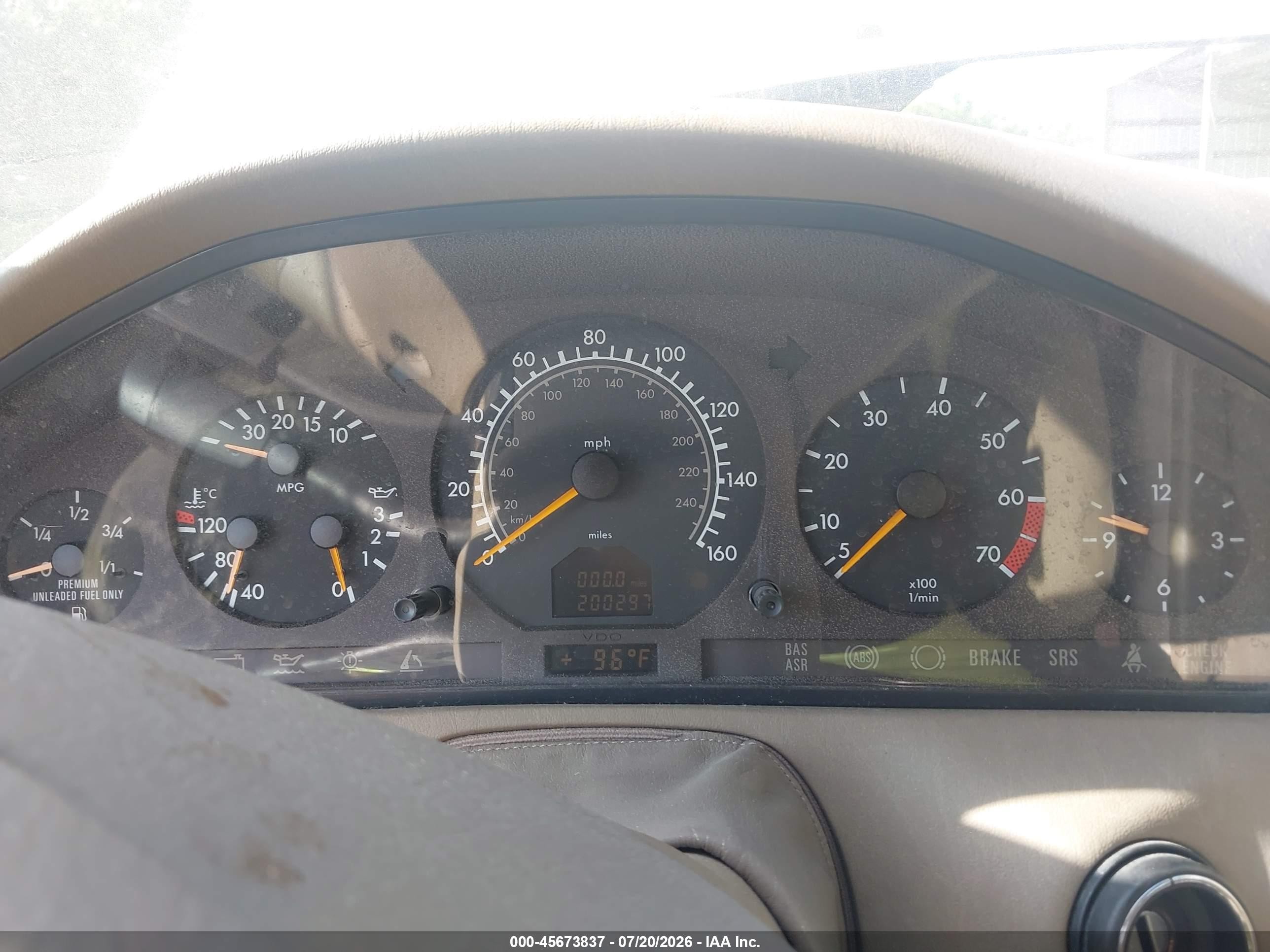 1998 Mercedes-benz Sl 500   White vin: WDBFA67F4WF165087