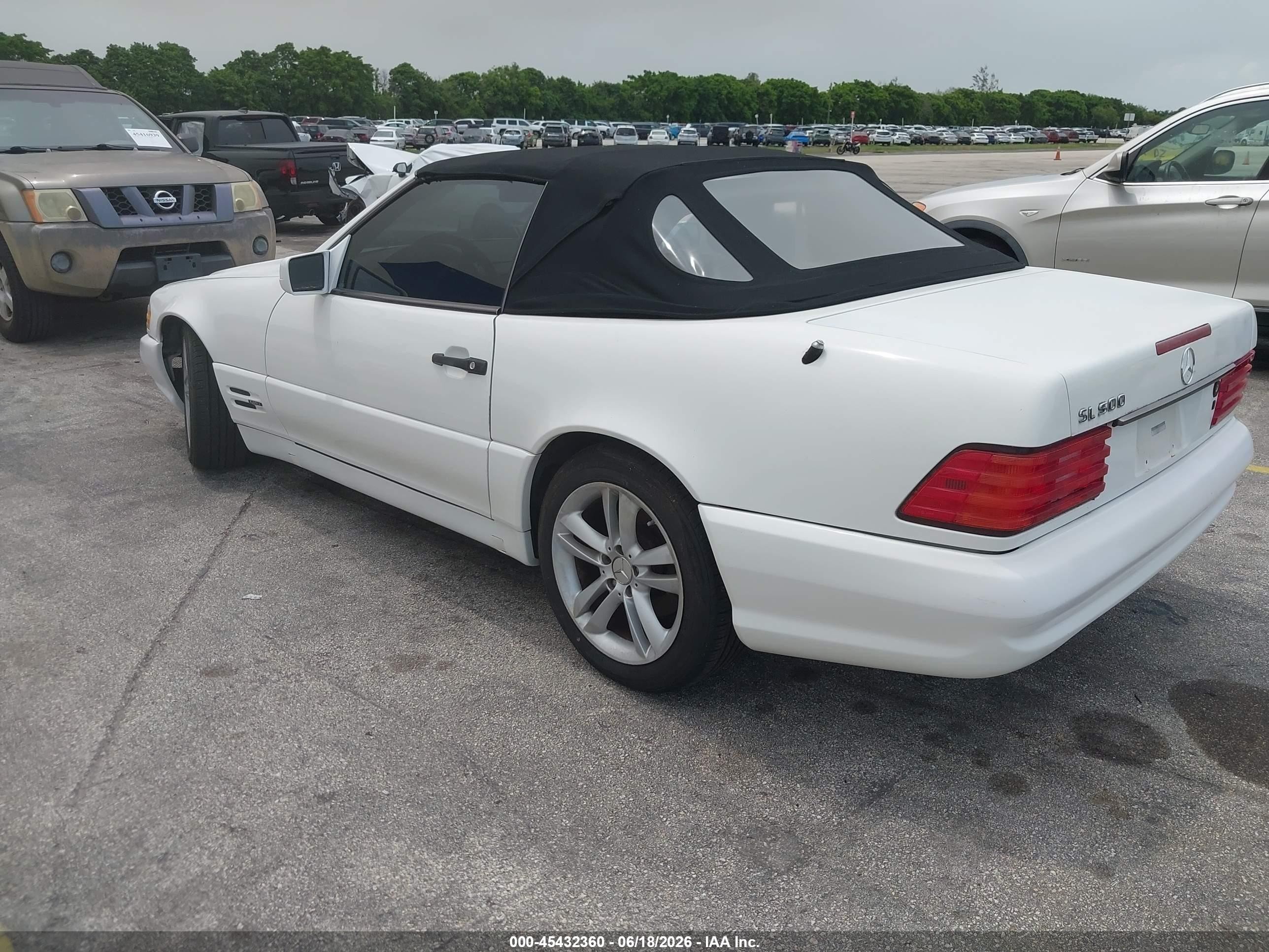 1997 Mercedes-benz Sl 500   White vin: WDBFA67F9VF142564