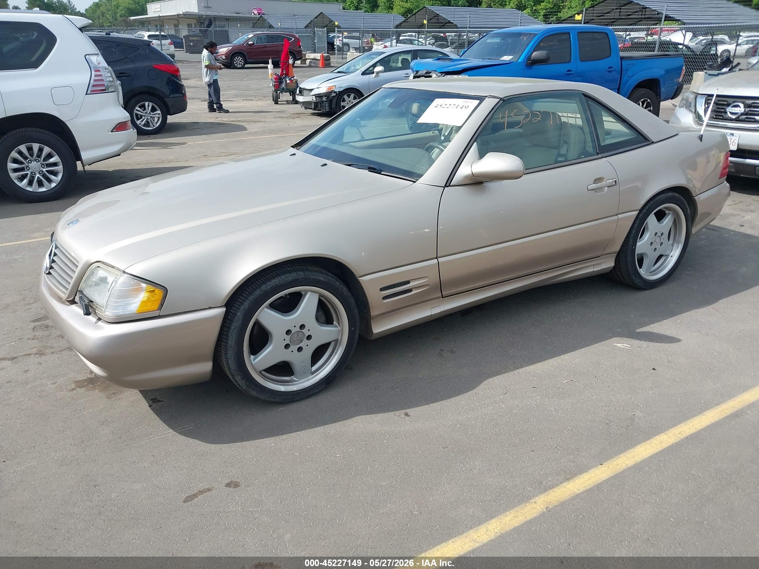 2001 Mercedes-benz Sl 500   Gold vin: WDBFA68F01F198448