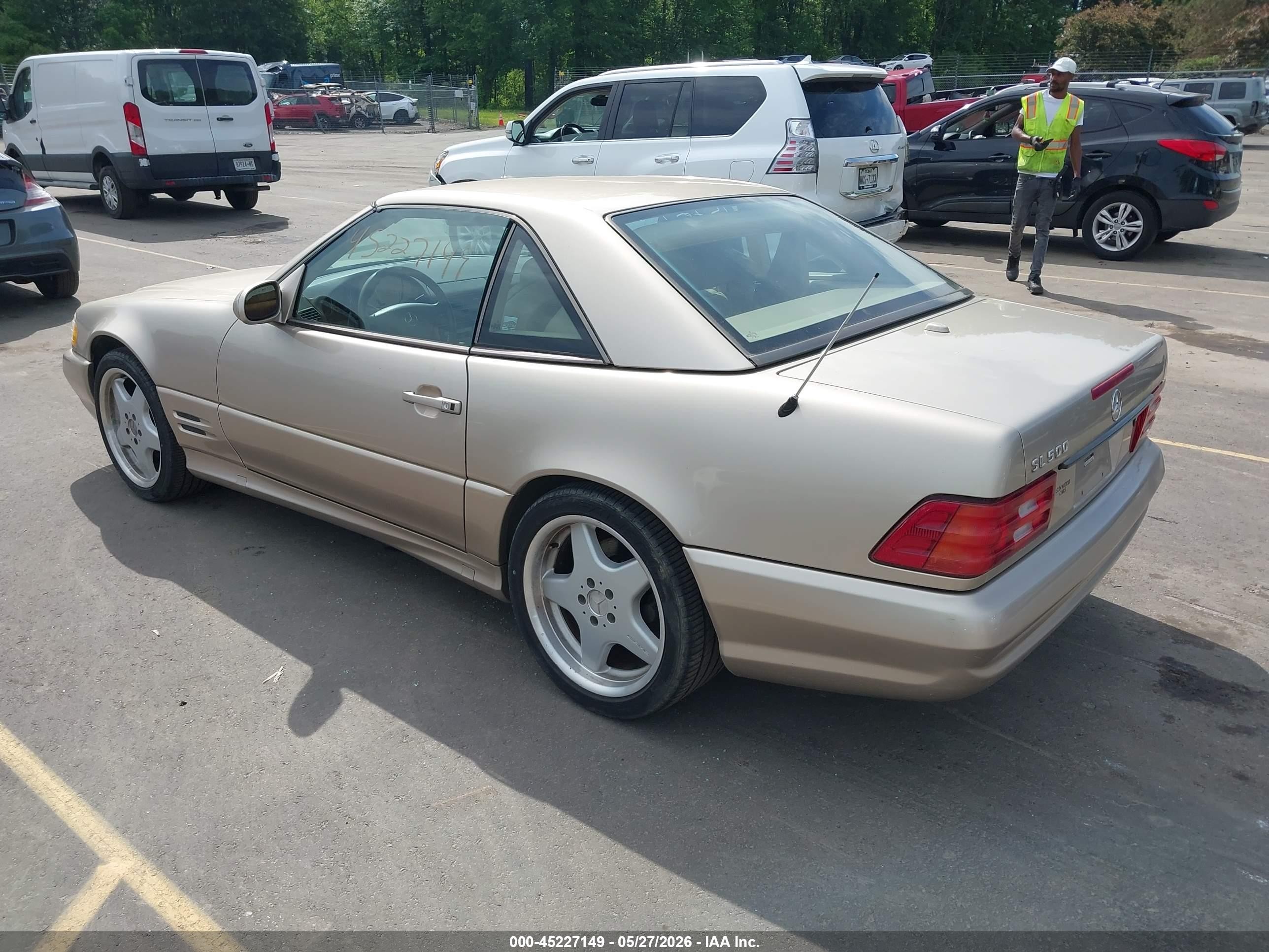 2001 Mercedes-benz Sl 500   Gold vin: WDBFA68F01F198448