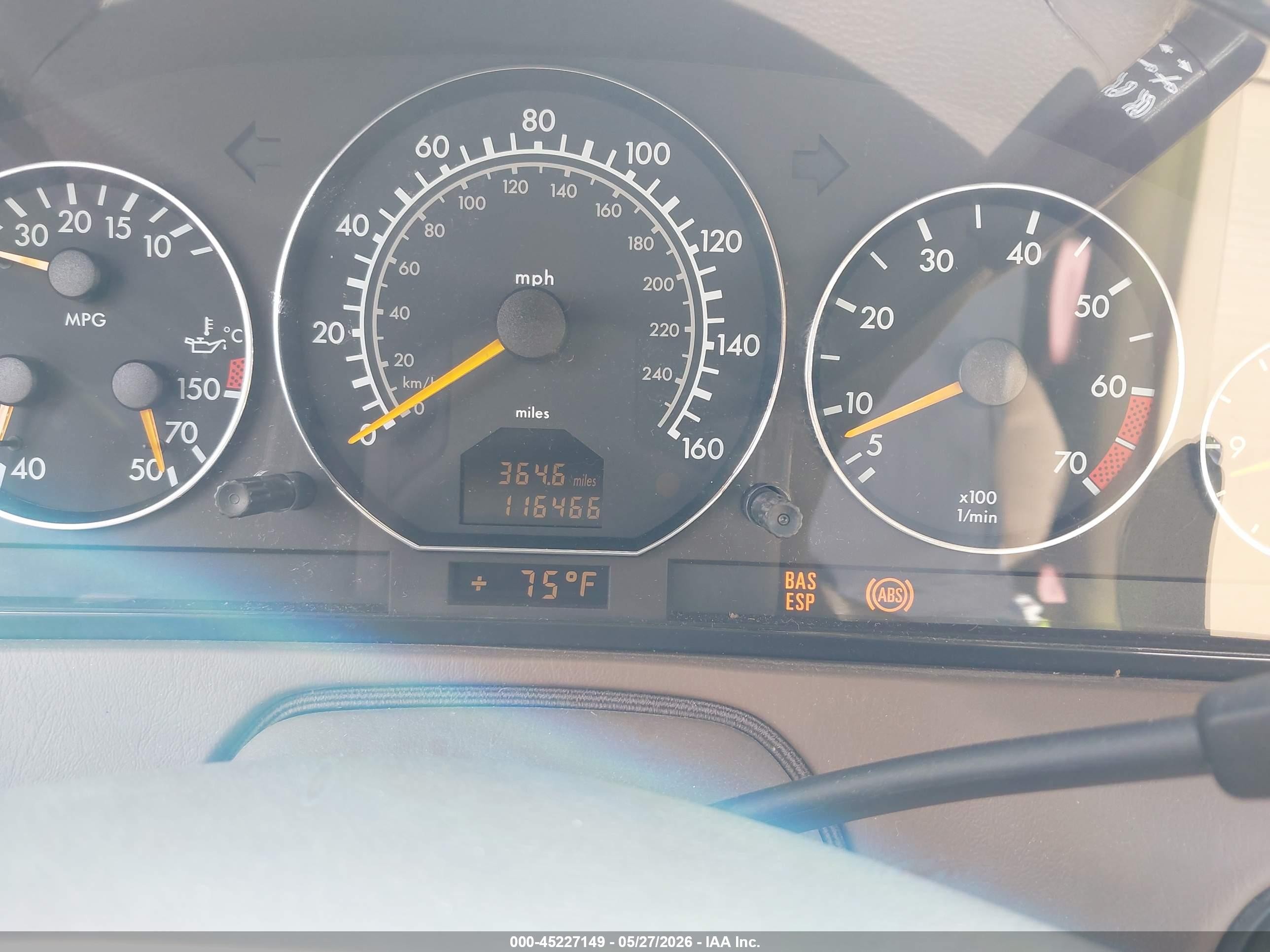 2001 Mercedes-benz Sl 500   Gold vin: WDBFA68F01F198448