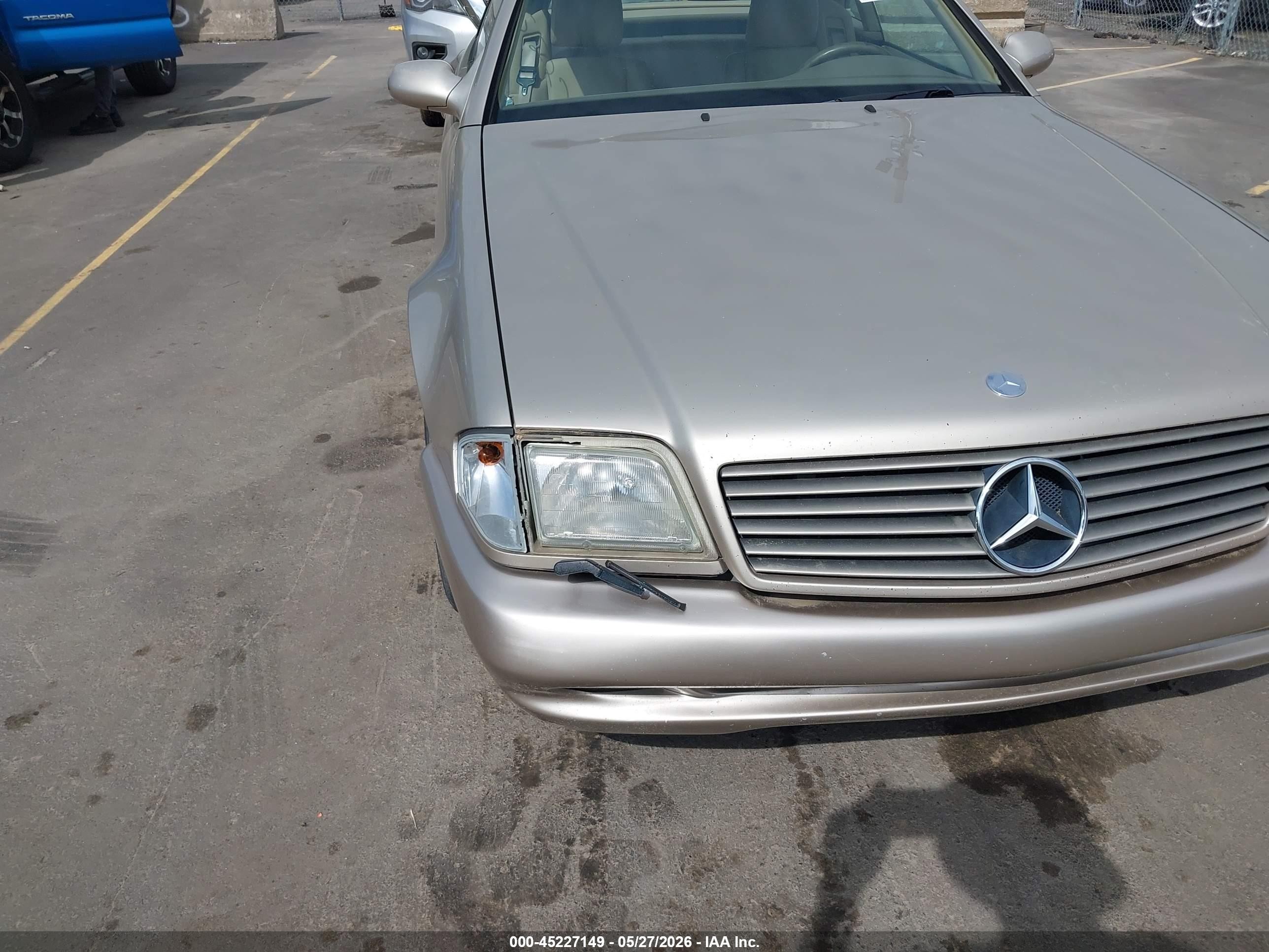 2001 Mercedes-benz Sl 500   Gold vin: WDBFA68F01F198448