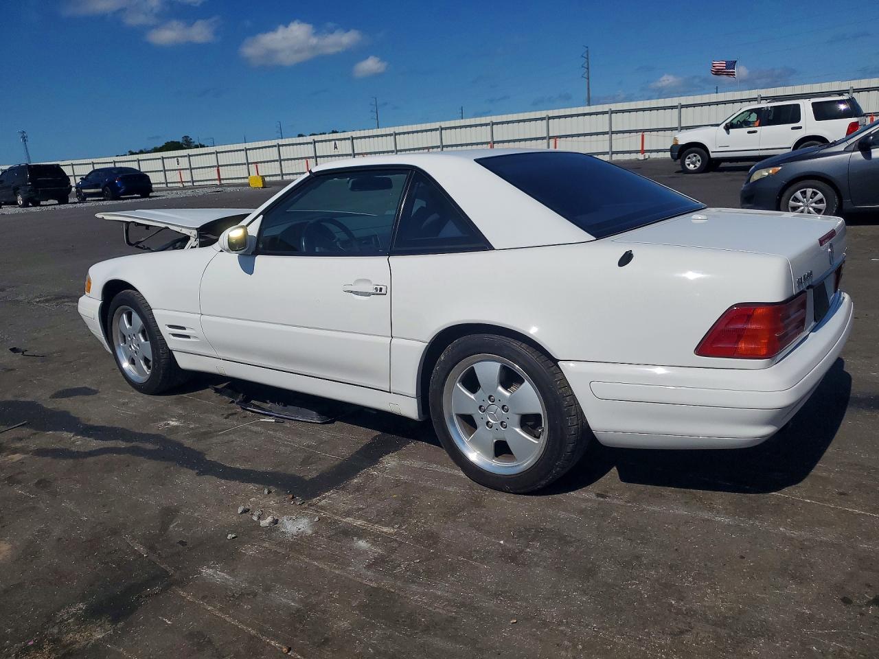 2000 Mercedes-benz Sl 500 White vin: WDBFA68F1YF190238