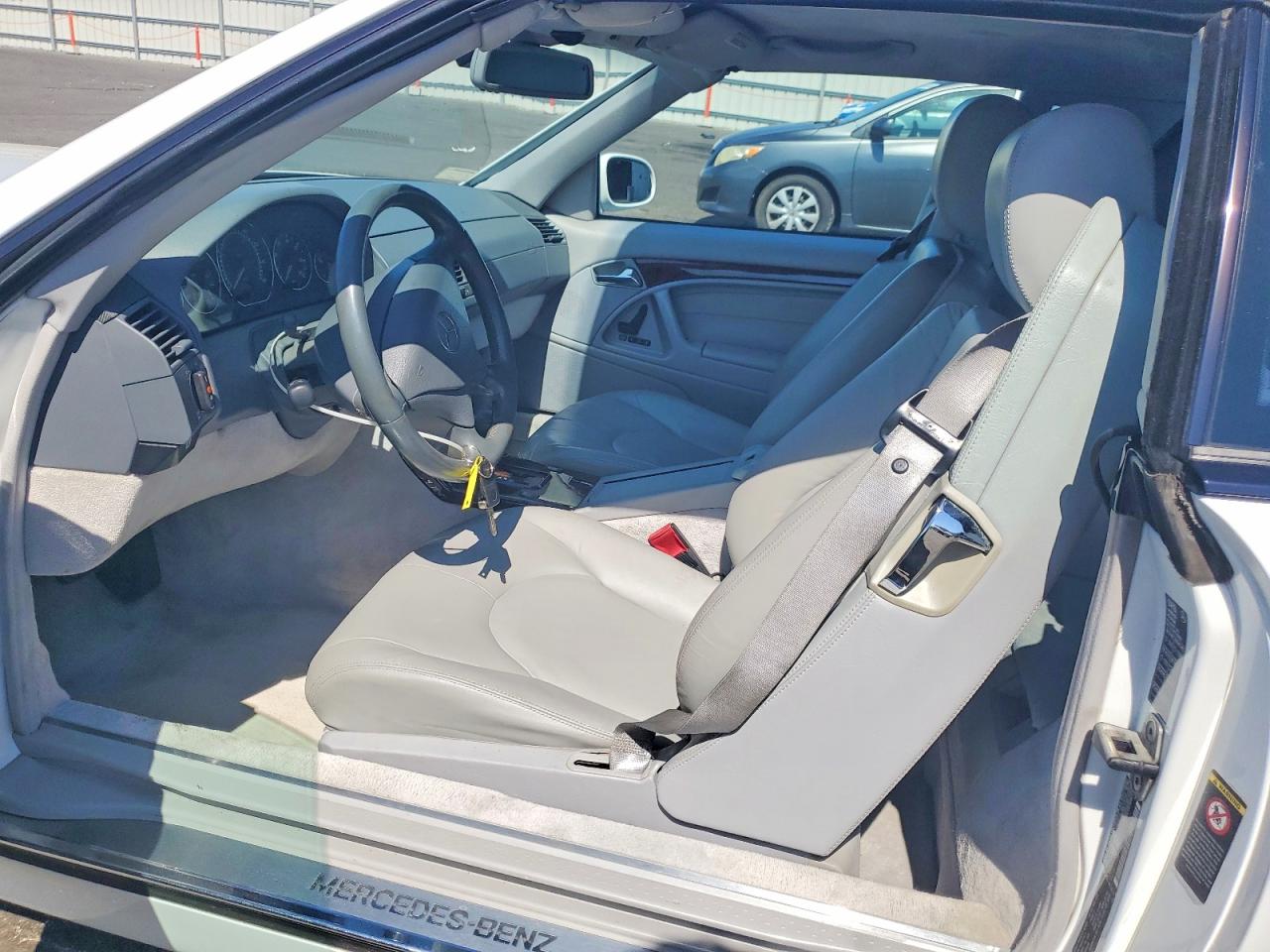 2000 Mercedes-benz Sl 500 White vin: WDBFA68F1YF190238