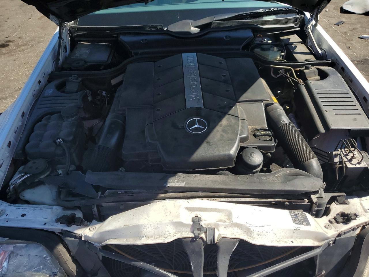 2000 Mercedes-benz Sl 500 White vin: WDBFA68F1YF190238