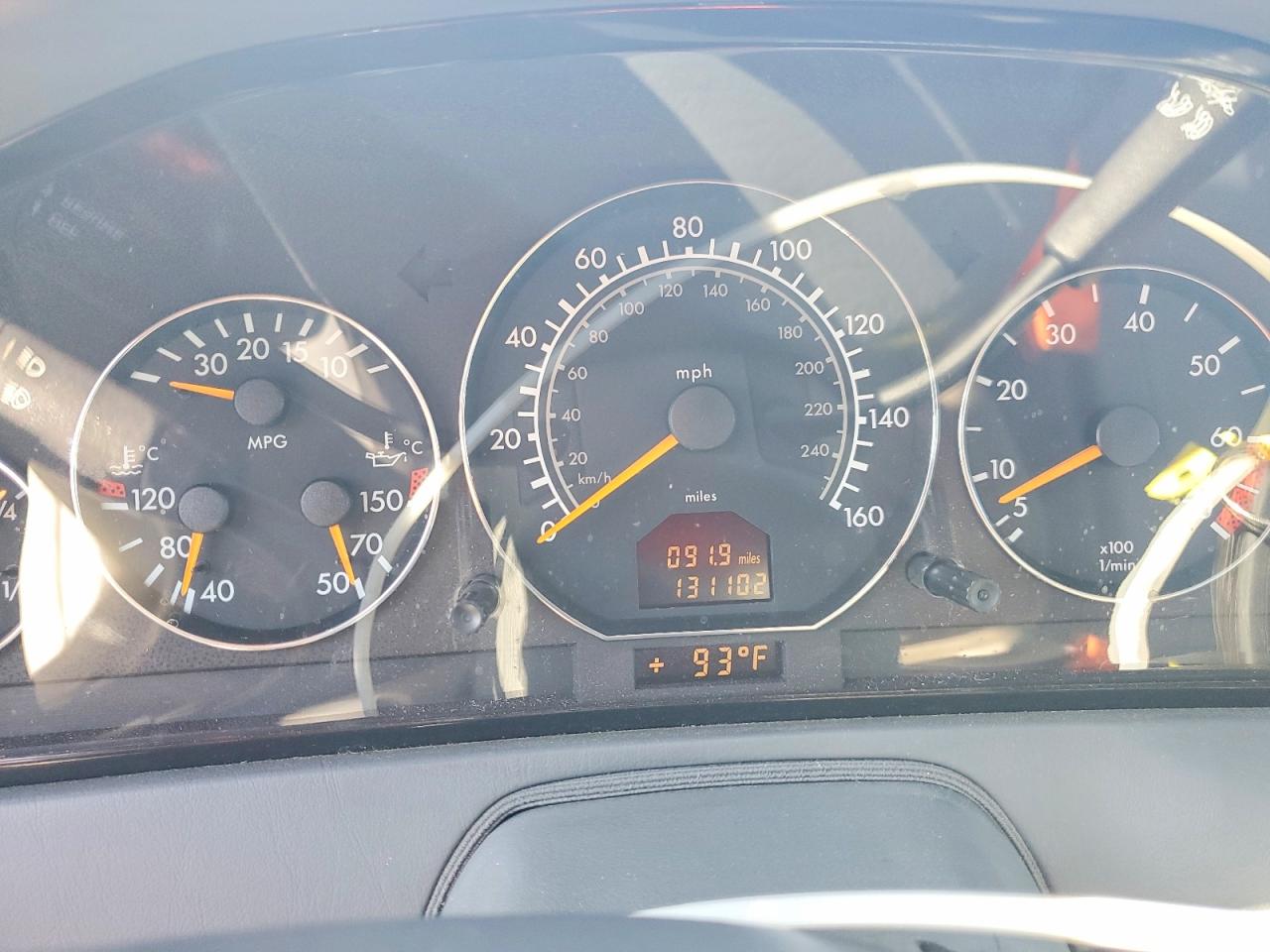 2000 Mercedes-benz Sl 500 White vin: WDBFA68F1YF190238