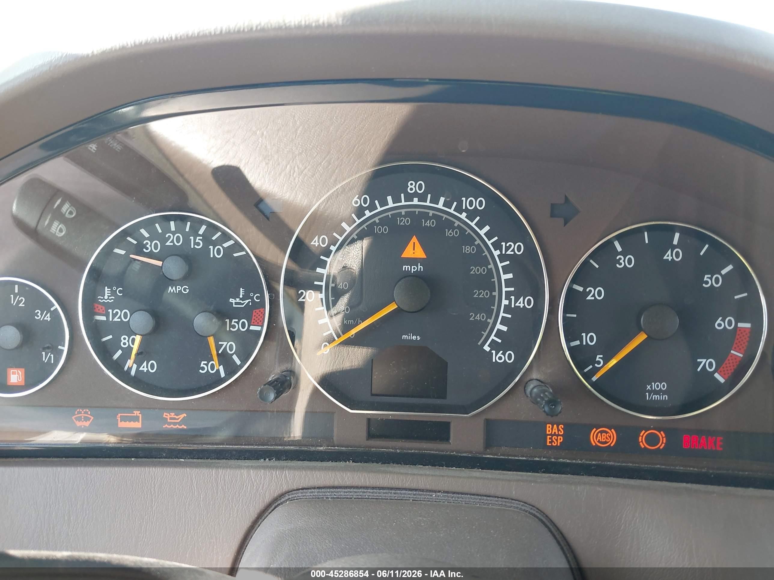 2000 Mercedes-benz Sl 500   Белый vin: WDBFA68F1YF194452