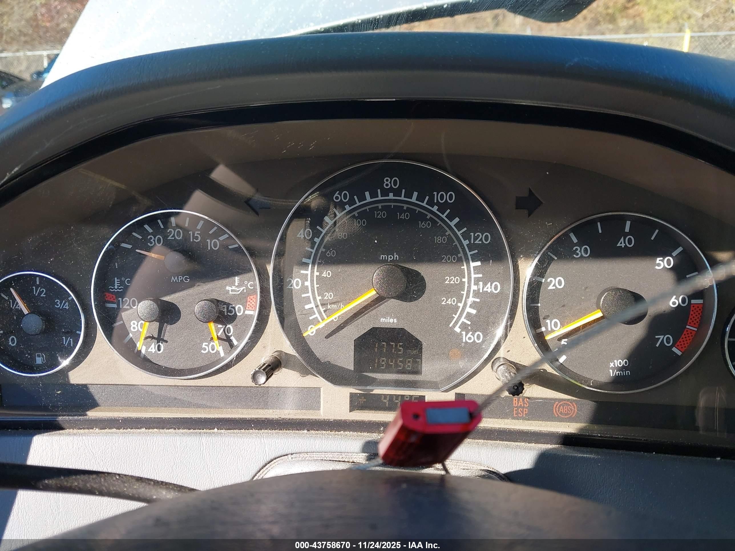 2000 Mercedes-benz Sl 500   Silver vin: WDBFA68F2YF190510