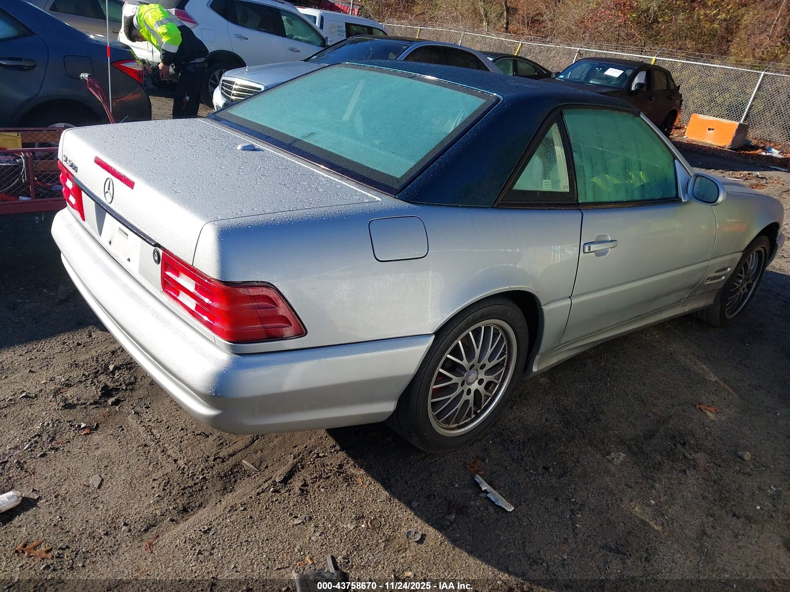 2000 Mercedes-benz Sl 500   Silver vin: WDBFA68F2YF190510