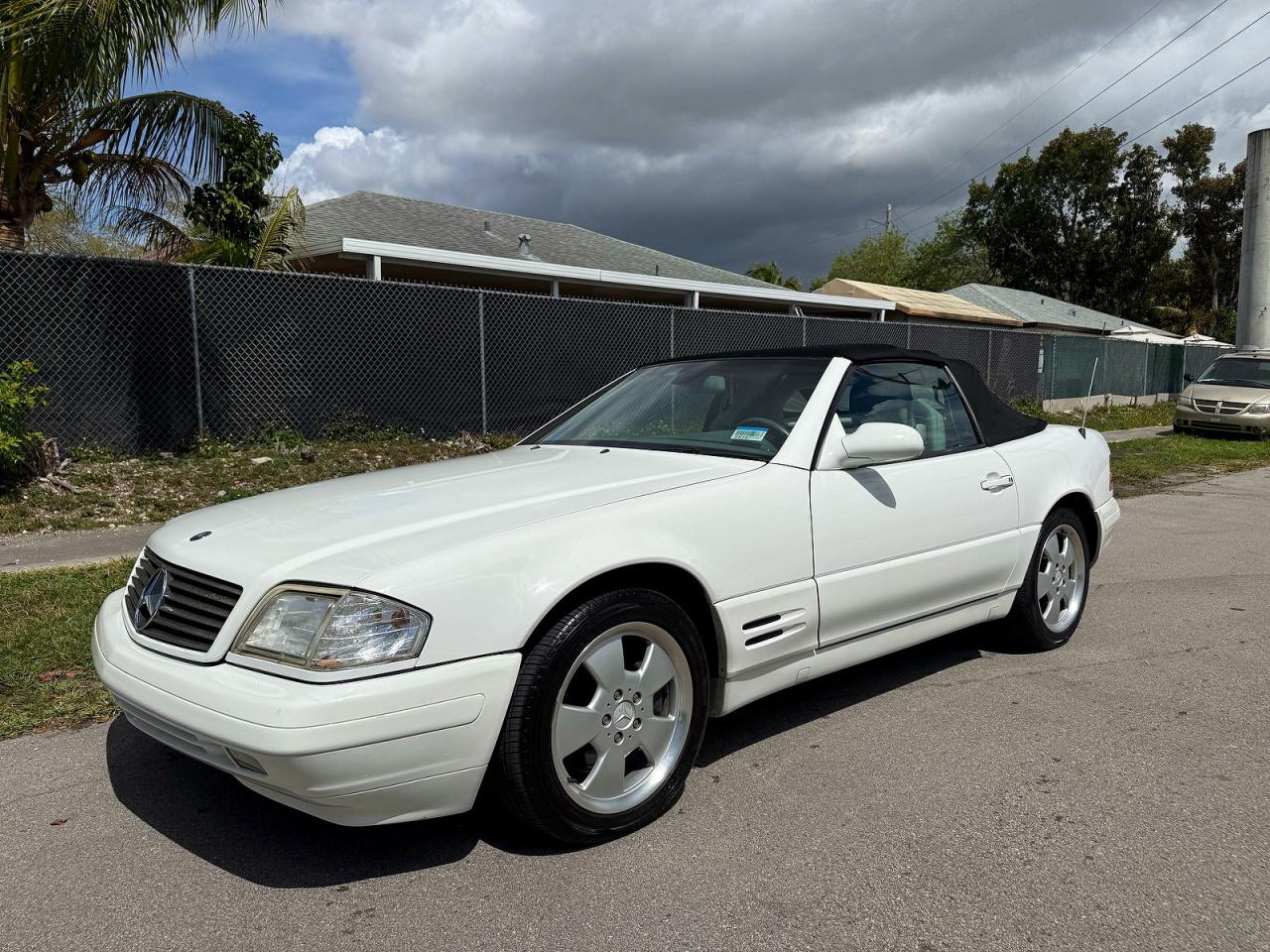 2001 Mercedes-benz Sl 500 White vin: WDBFA68F31F195740