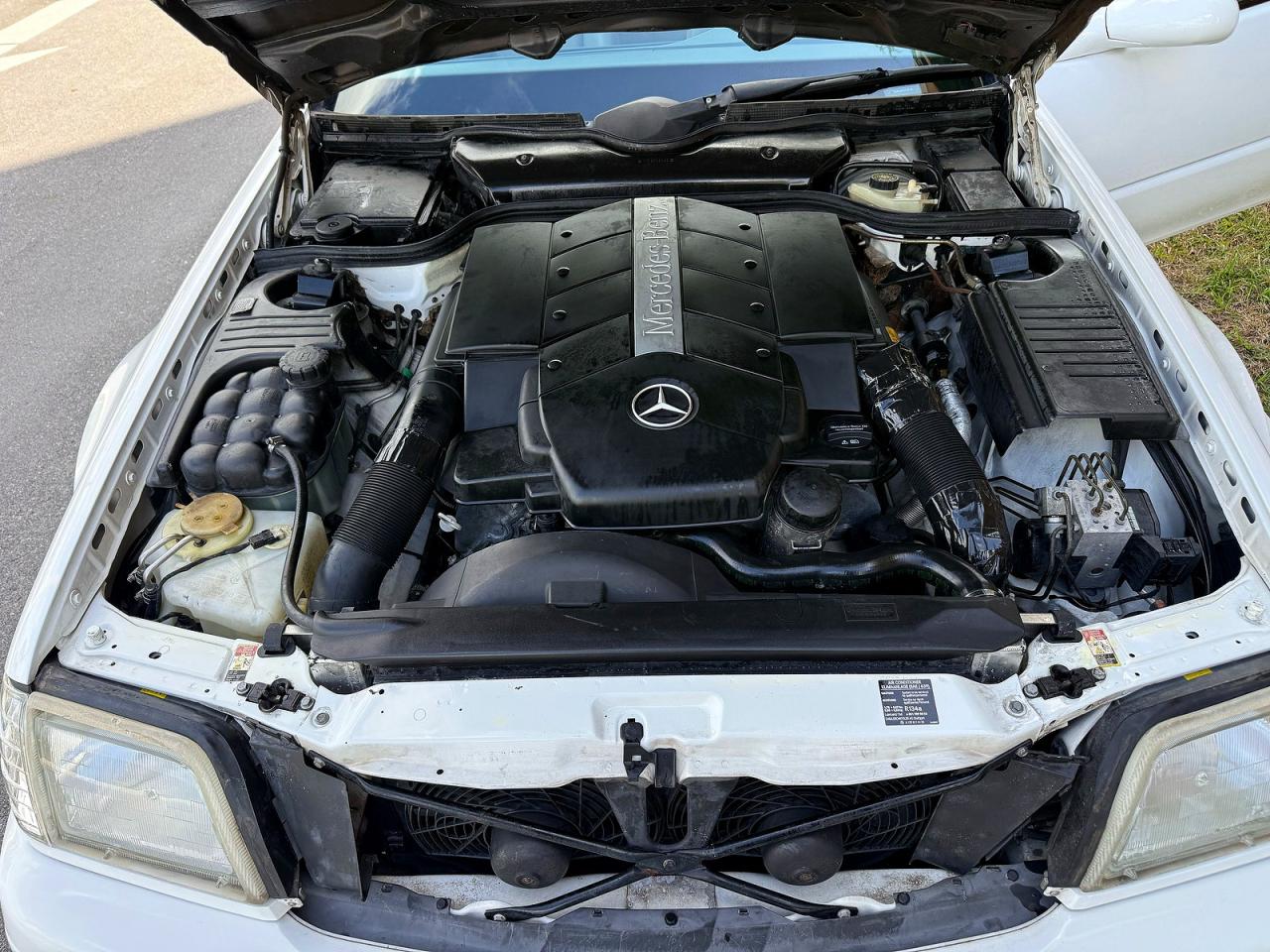 2001 Mercedes-benz Sl 500 White vin: WDBFA68F31F195740