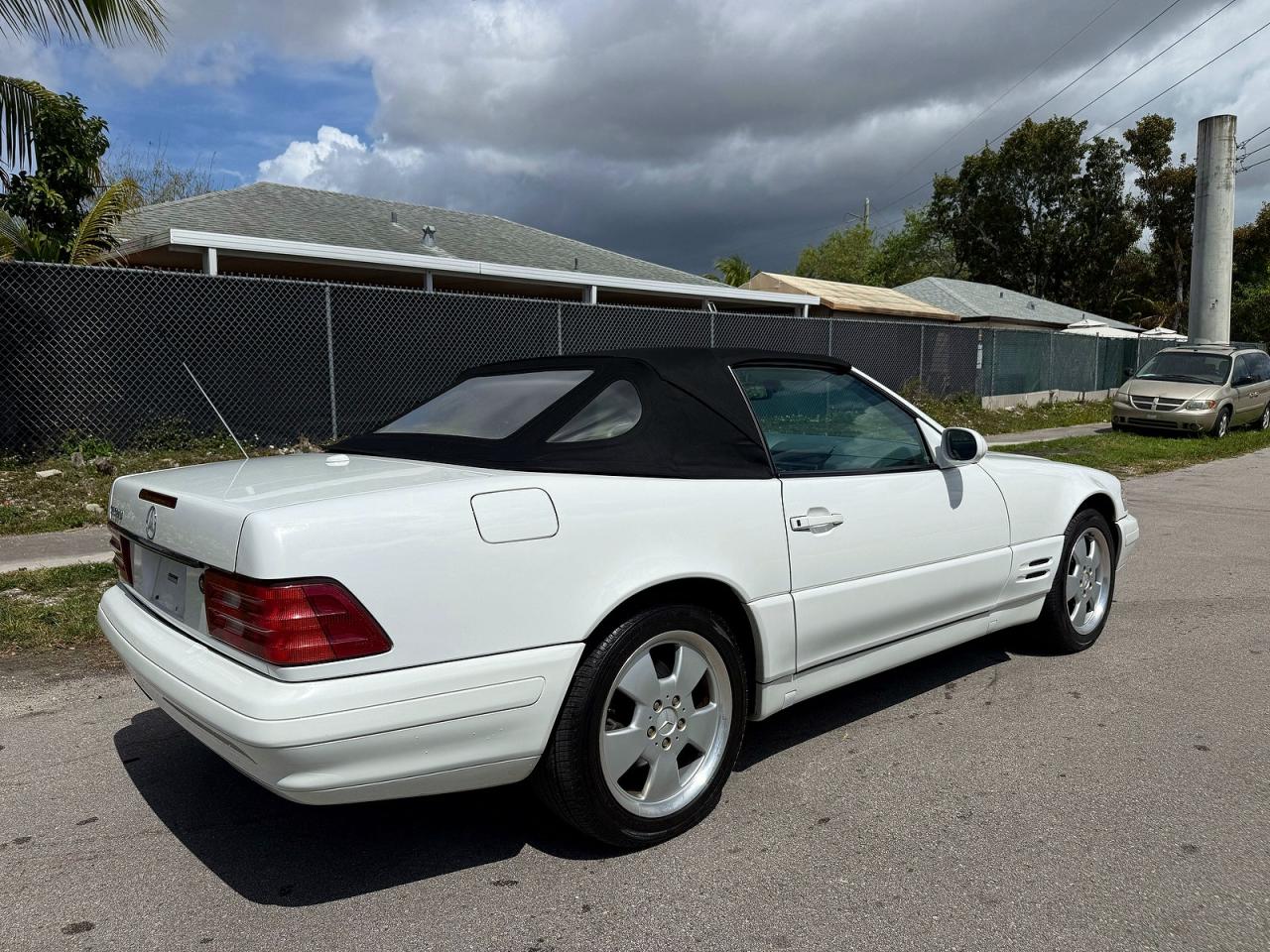 2001 Mercedes-benz Sl 500 White vin: WDBFA68F31F195740