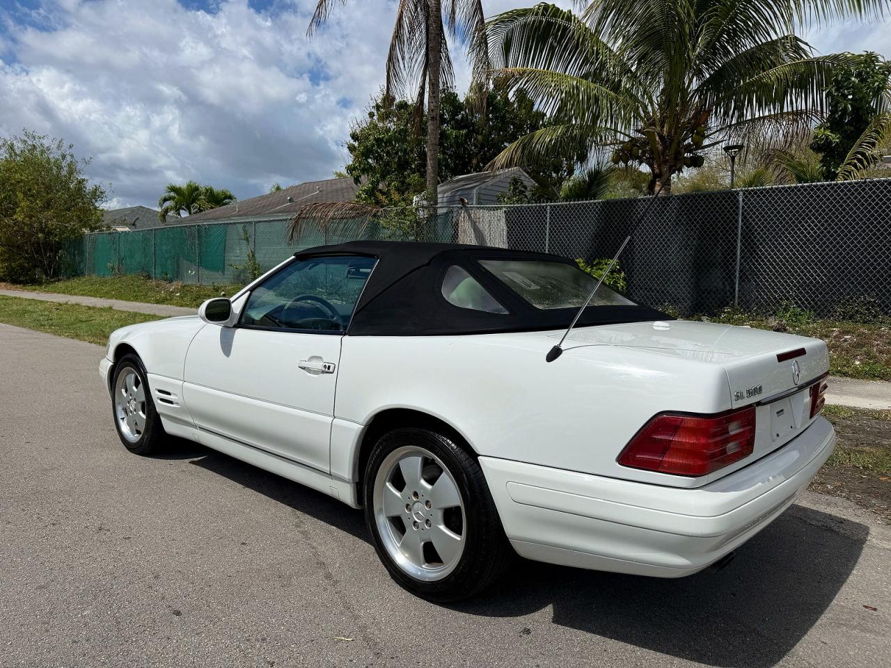2001 Mercedes-benz Sl 500 White vin: WDBFA68F31F195740