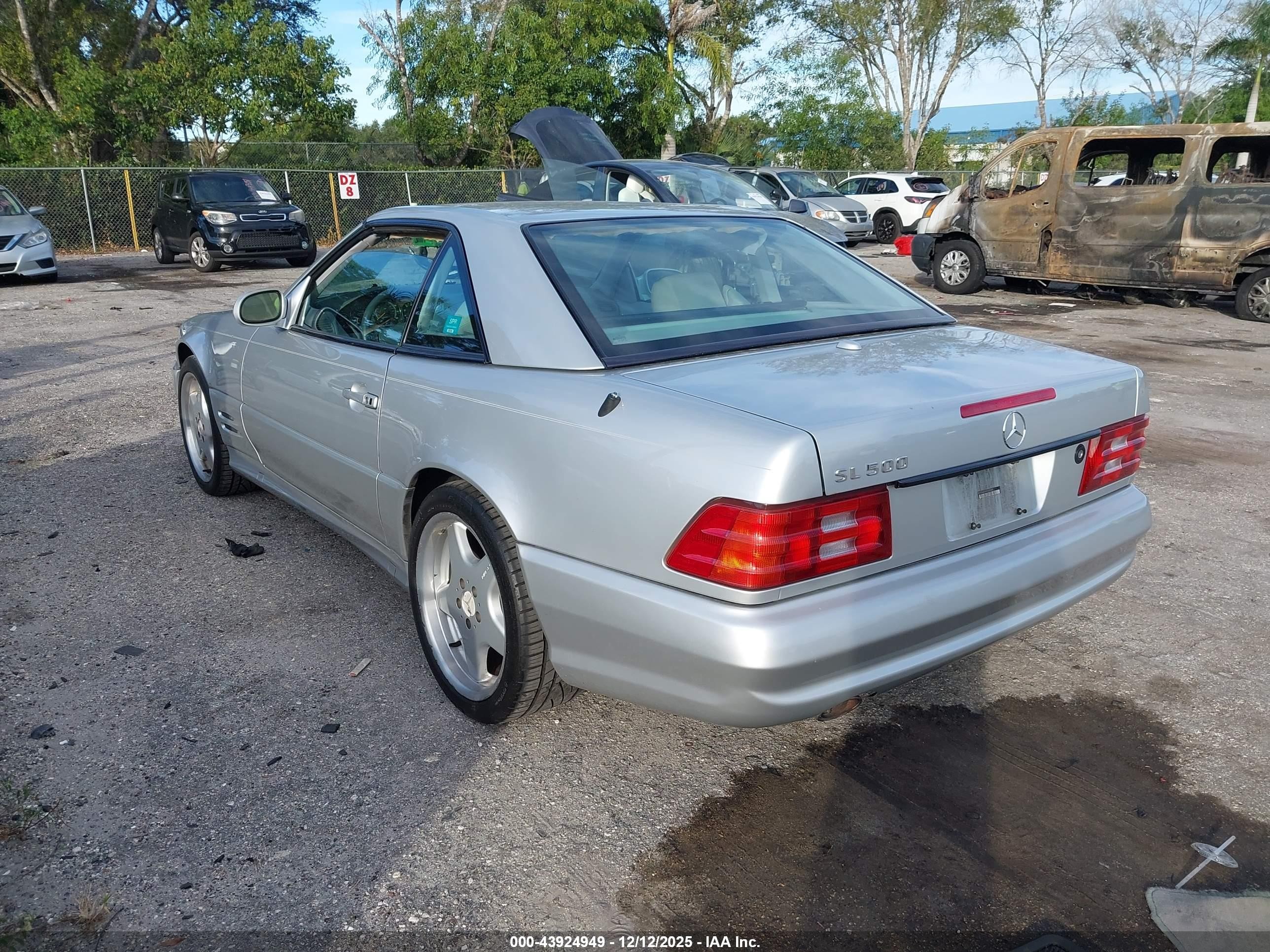 2001 Mercedes-benz Sl 500   Silver vin: WDBFA68F41F200069
