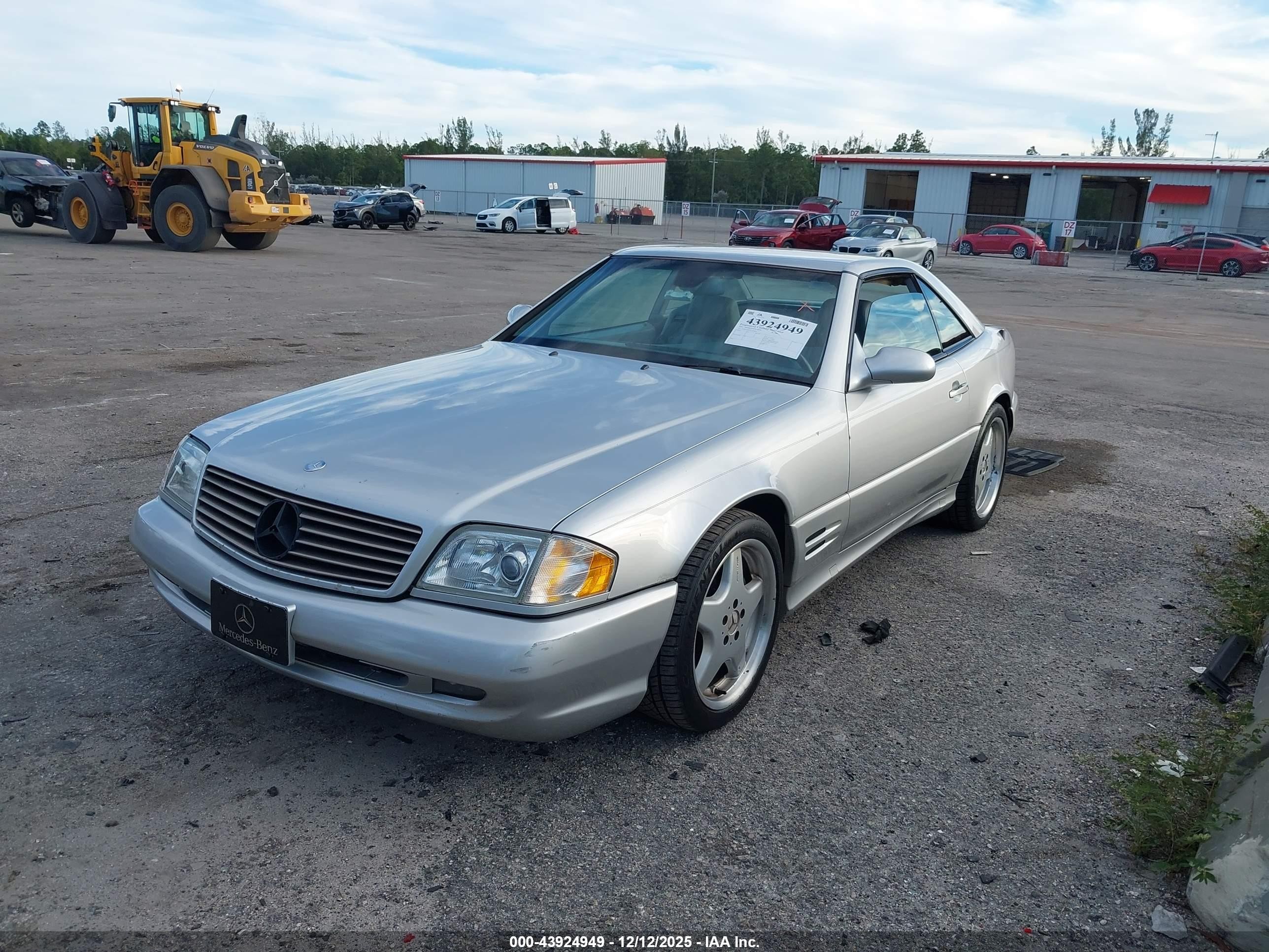 2001 Mercedes-benz Sl 500   Silver vin: WDBFA68F41F200069