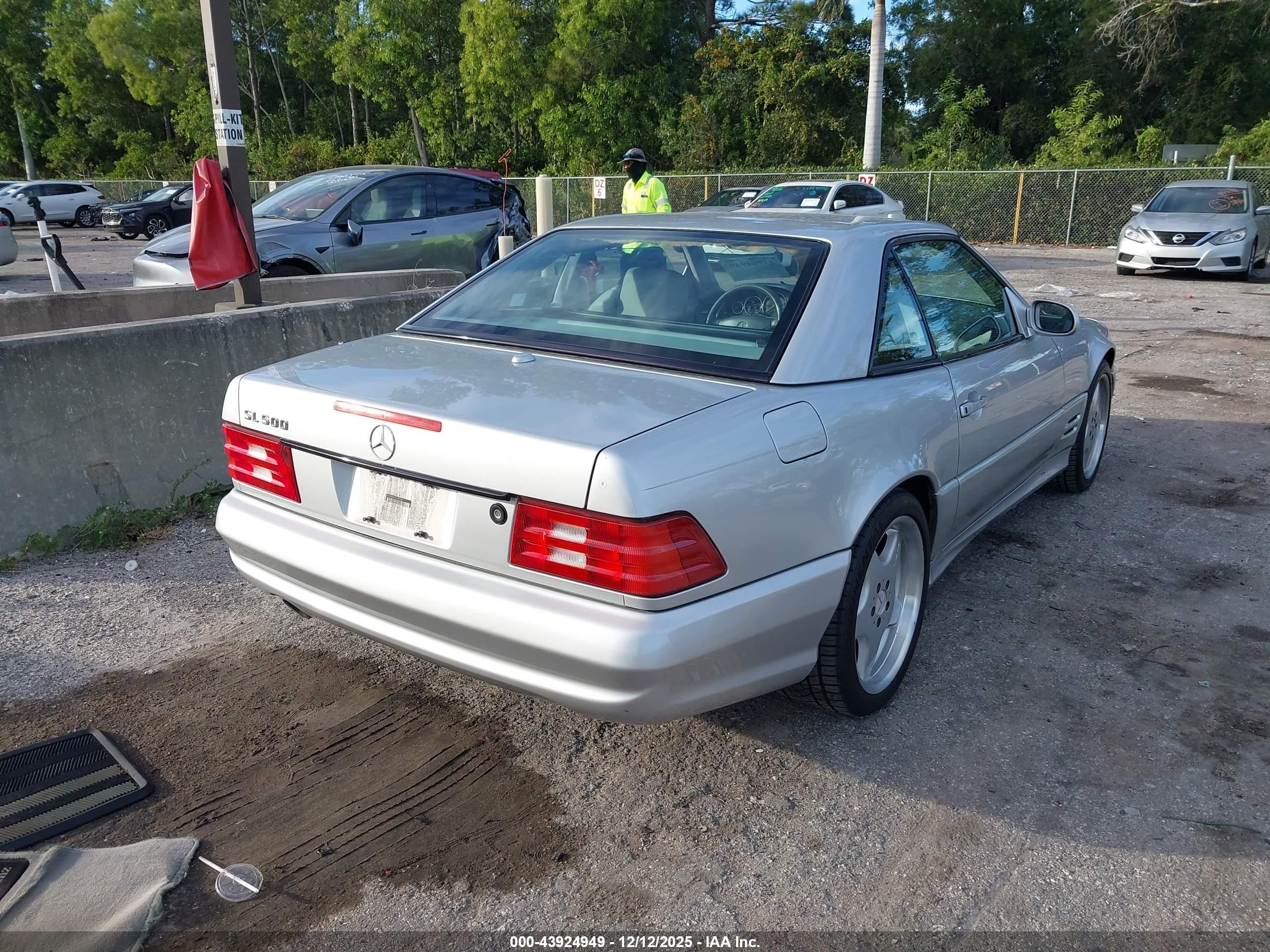 2001 Mercedes-benz Sl 500   Silver vin: WDBFA68F41F200069