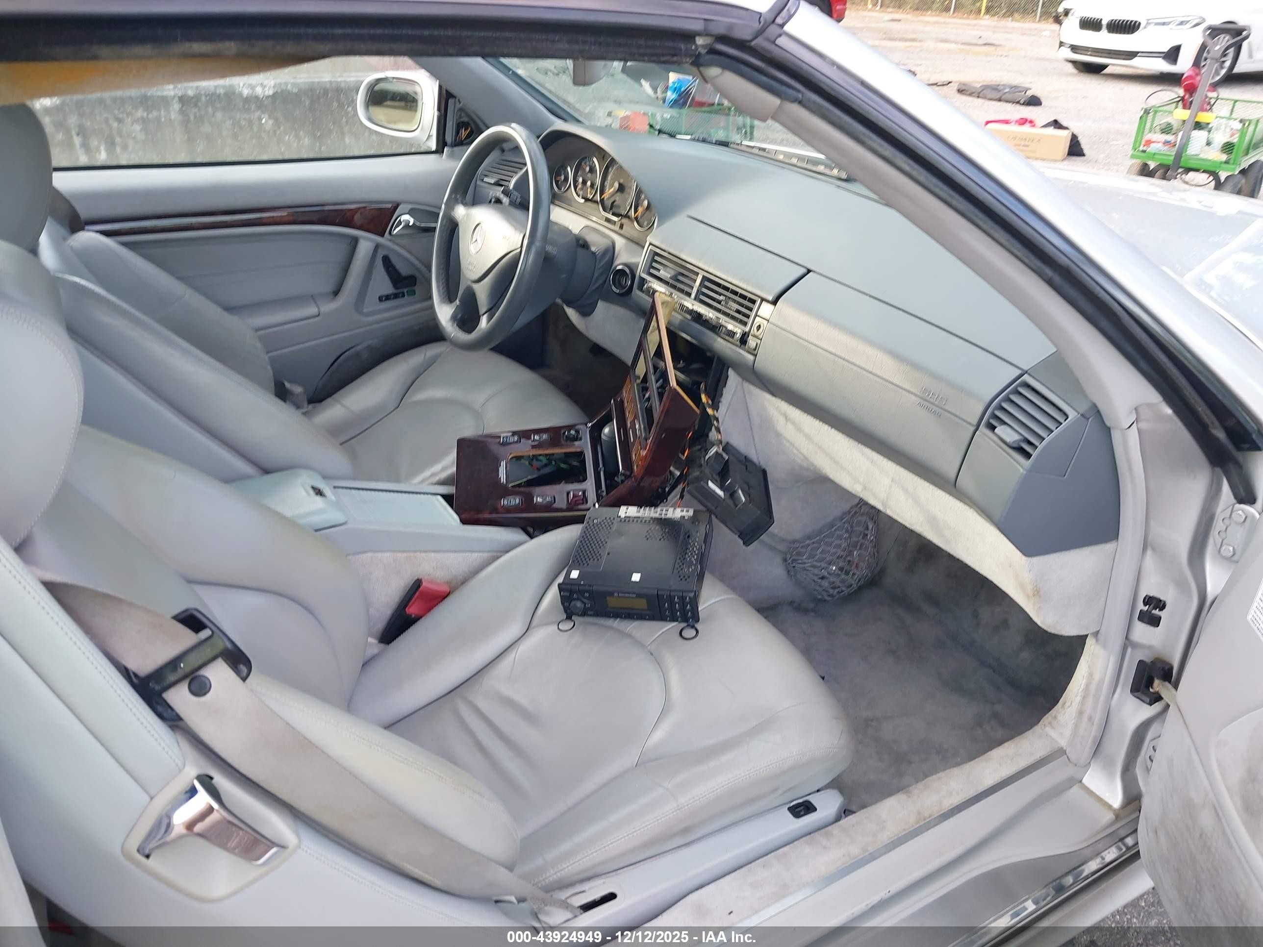 2001 Mercedes-benz Sl 500   Silver vin: WDBFA68F41F200069