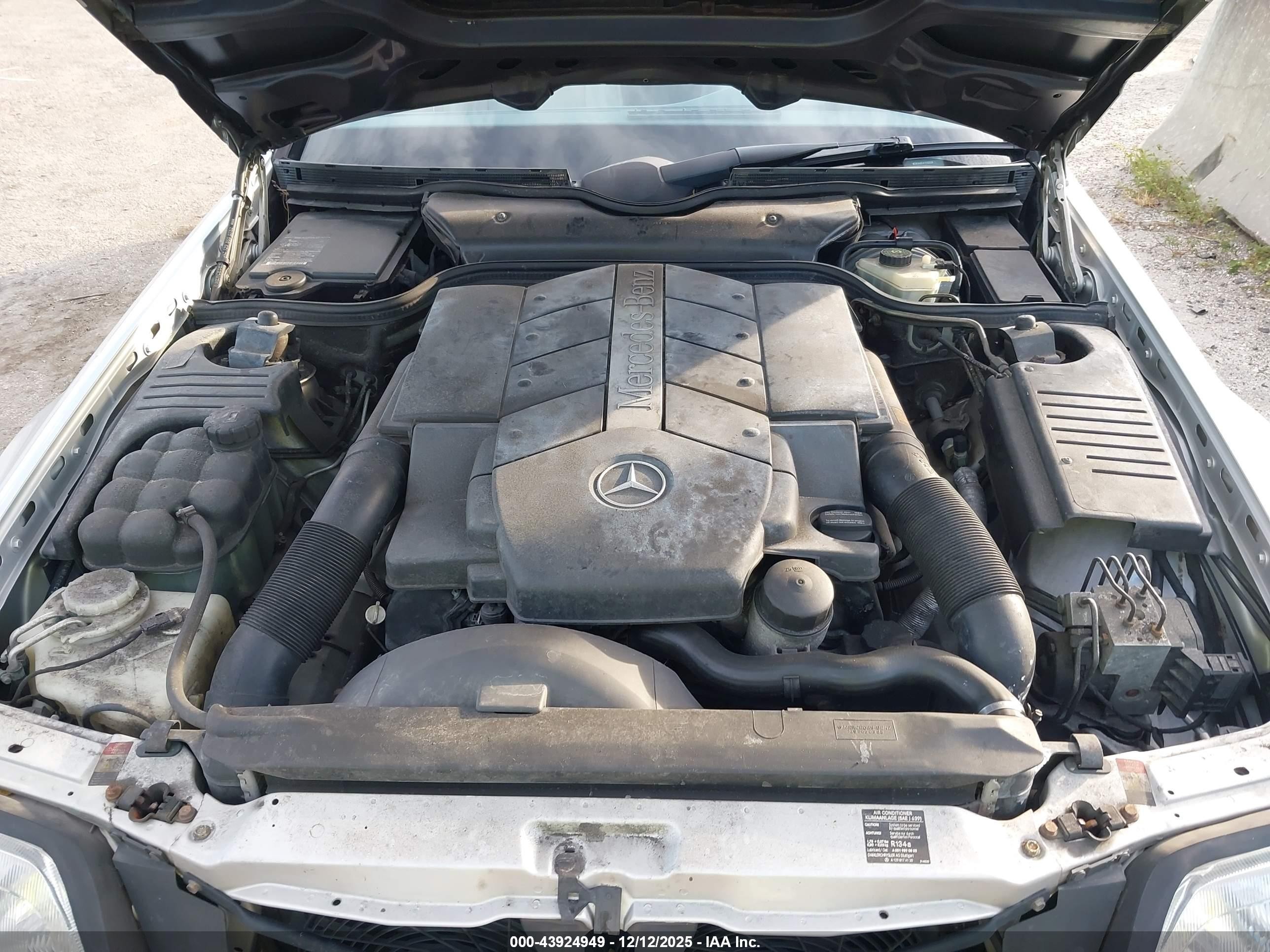 2001 Mercedes-benz Sl 500   Silver vin: WDBFA68F41F200069