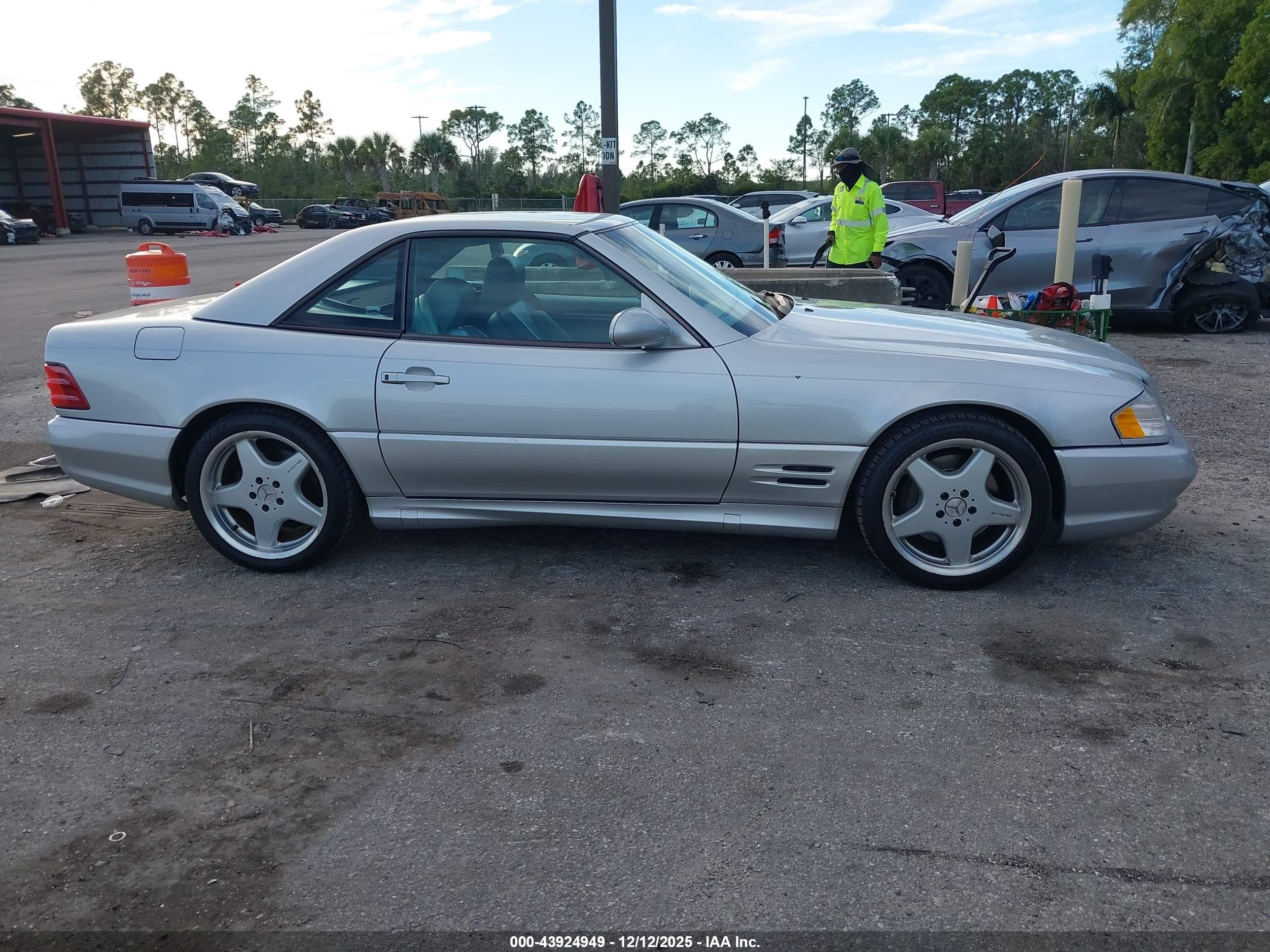 2001 Mercedes-benz Sl 500   Silver vin: WDBFA68F41F200069