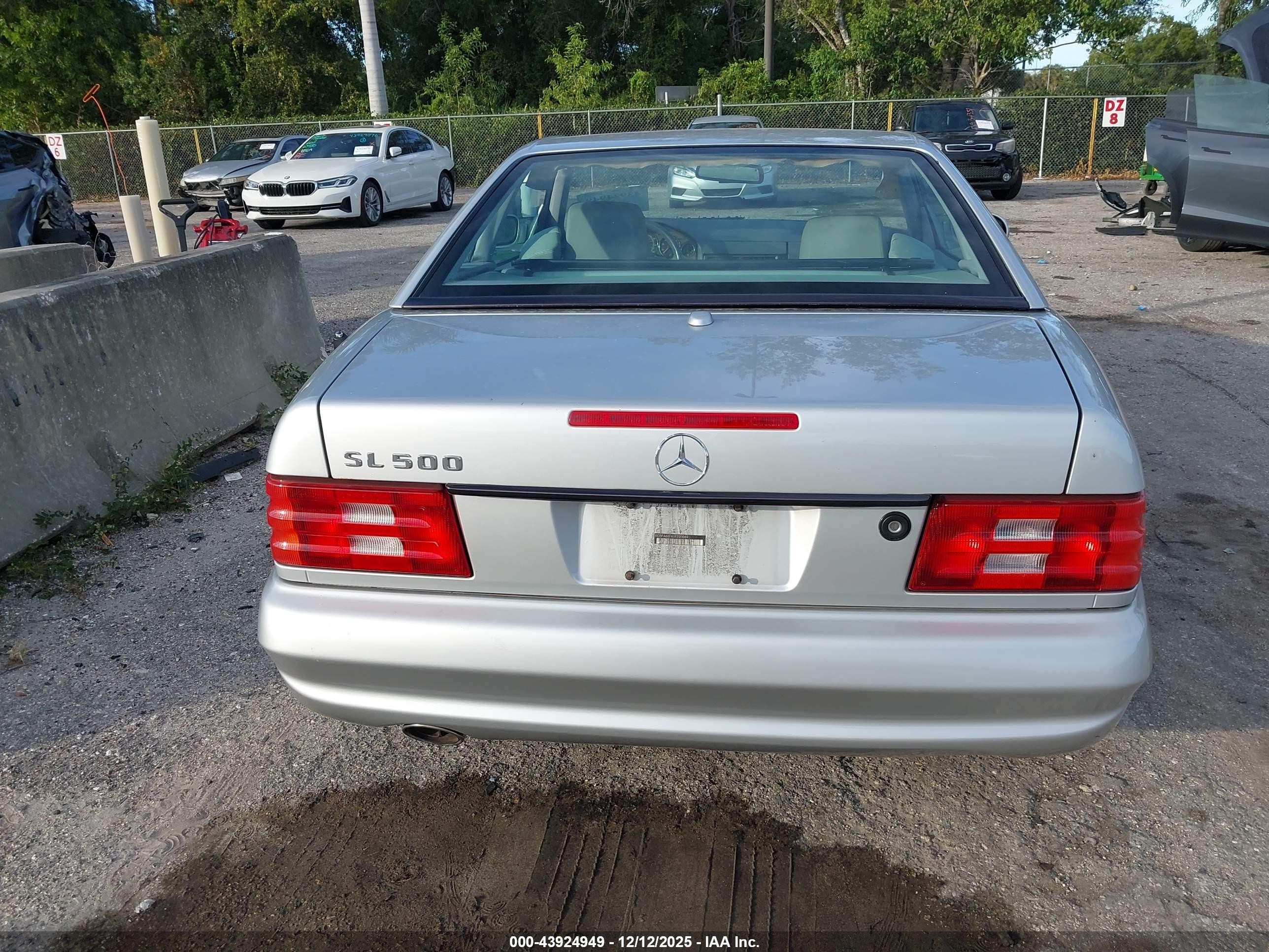 2001 Mercedes-benz Sl 500   Silver vin: WDBFA68F41F200069