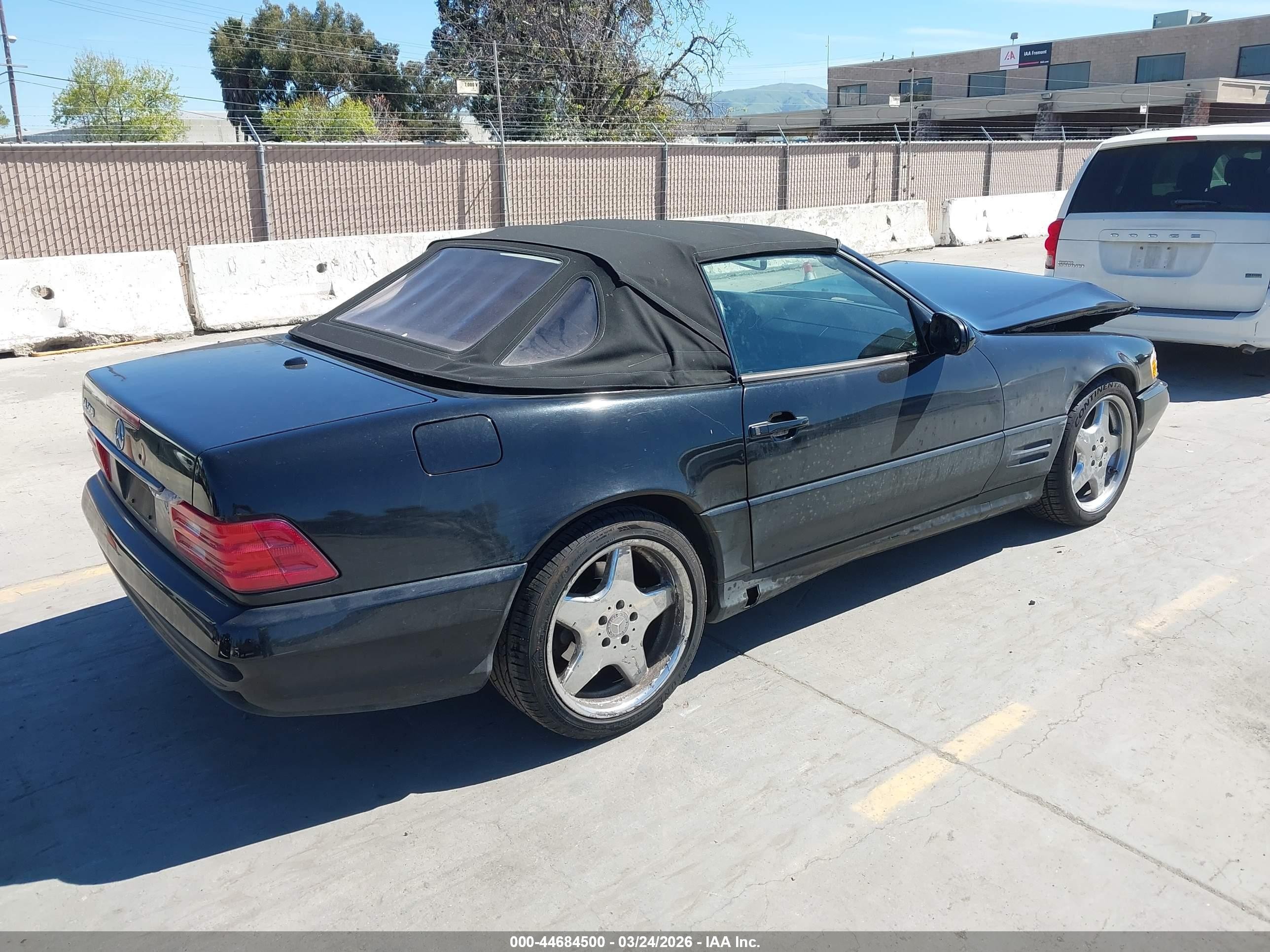 2001 Mercedes-benz Sl 500   Black vin: WDBFA68F41F200573