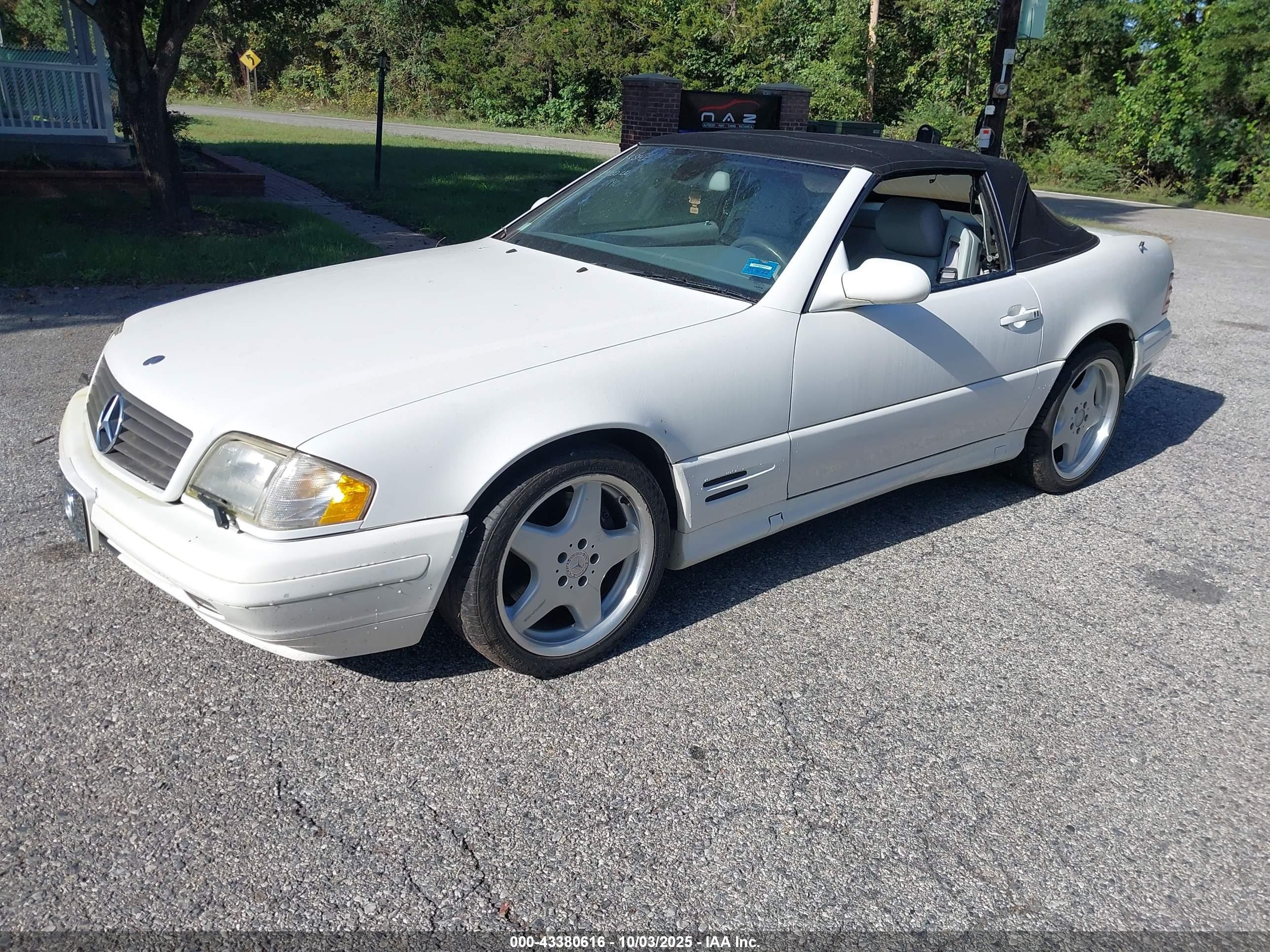 2002 Mercedes-benz Sl 500   White vin: WDBFA68F52F201300