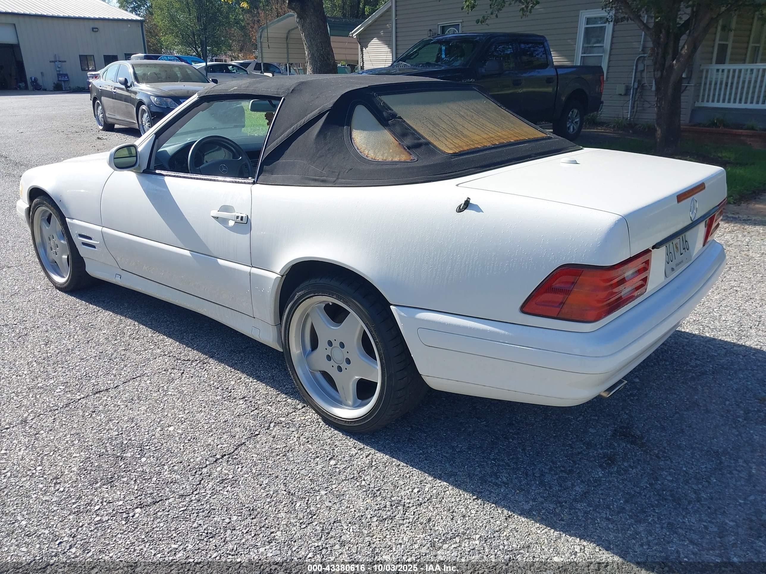2002 Mercedes-benz Sl 500   White vin: WDBFA68F52F201300