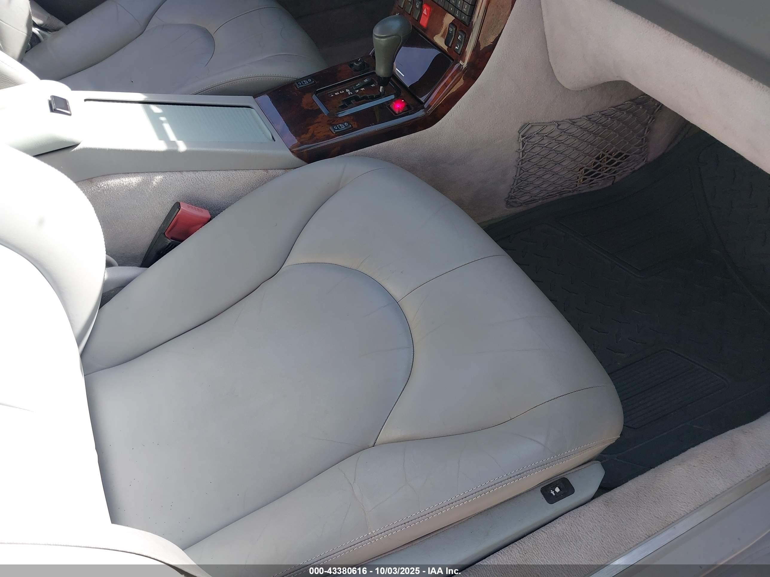 2002 Mercedes-benz Sl 500   White vin: WDBFA68F52F201300