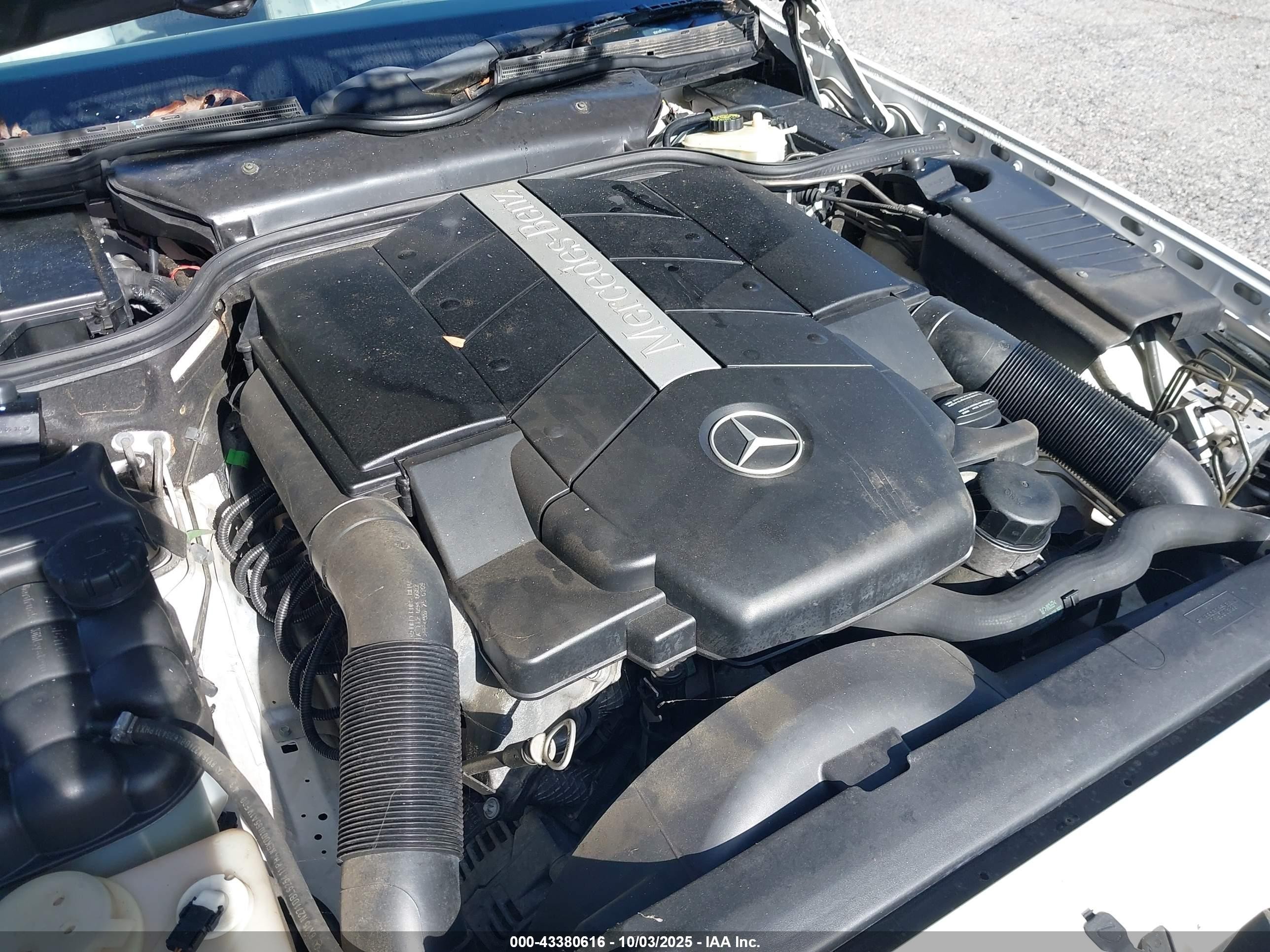 2002 Mercedes-benz Sl 500   White vin: WDBFA68F52F201300