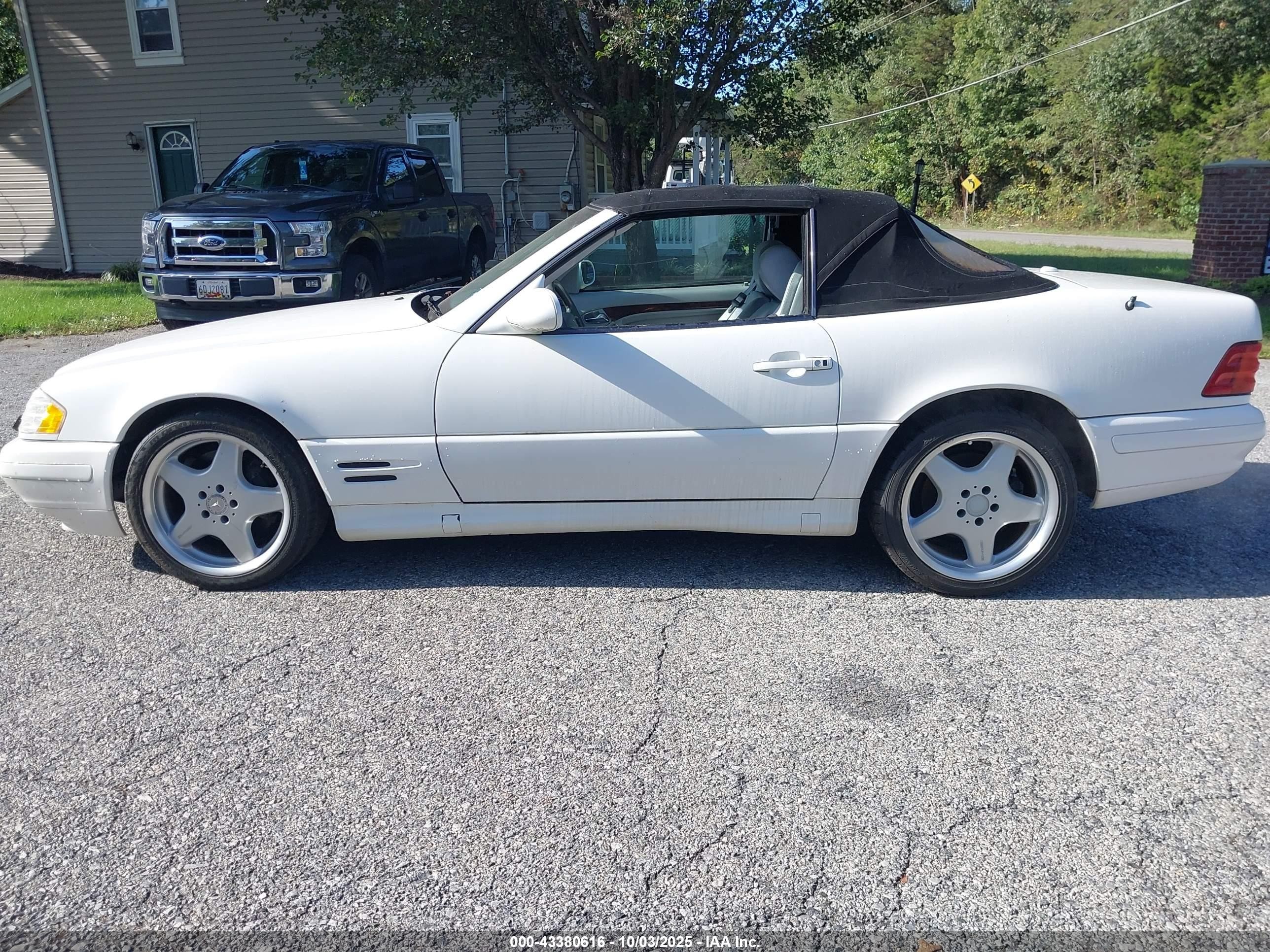2002 Mercedes-benz Sl 500   White vin: WDBFA68F52F201300