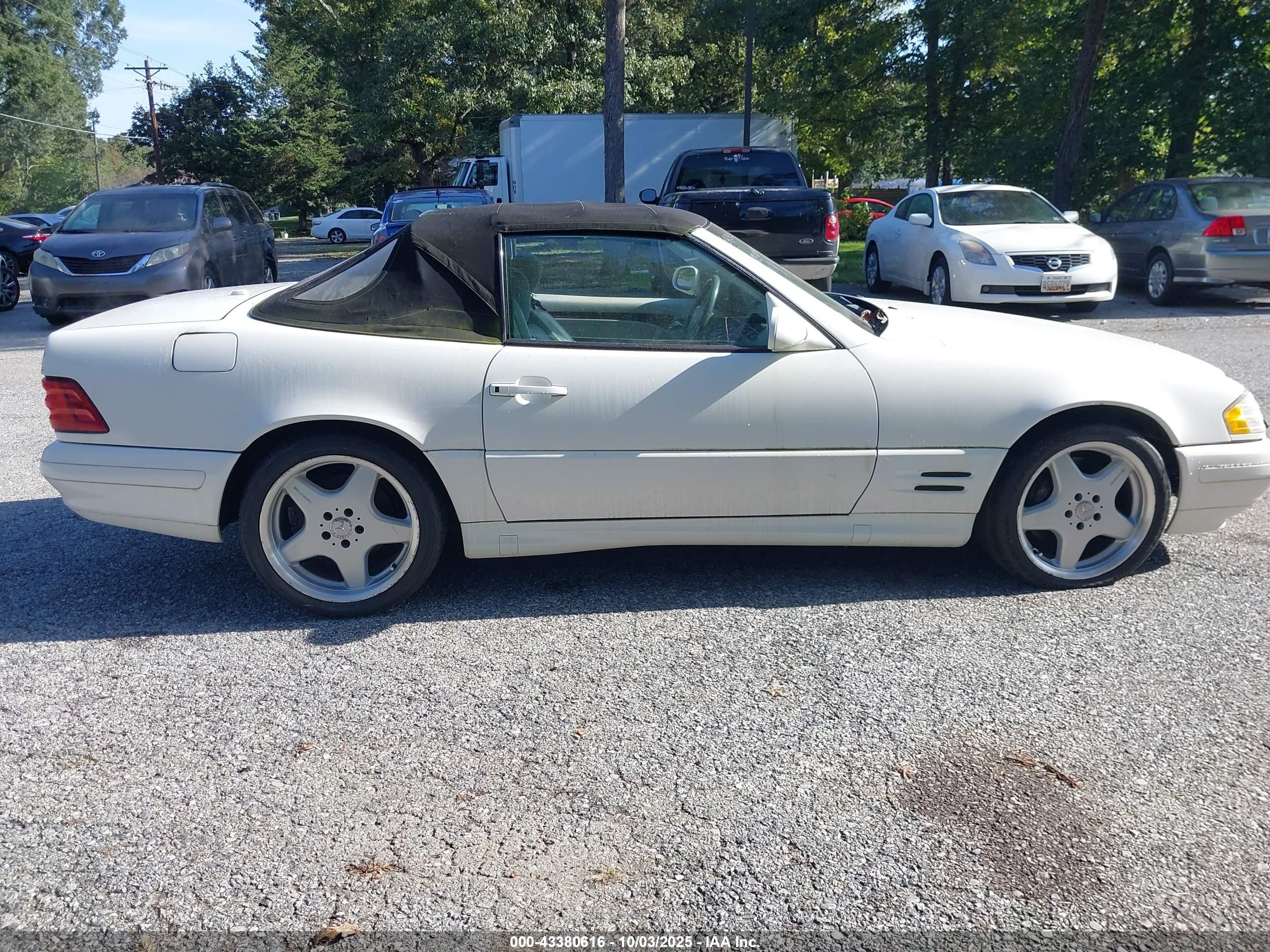 2002 Mercedes-benz Sl 500   White vin: WDBFA68F52F201300