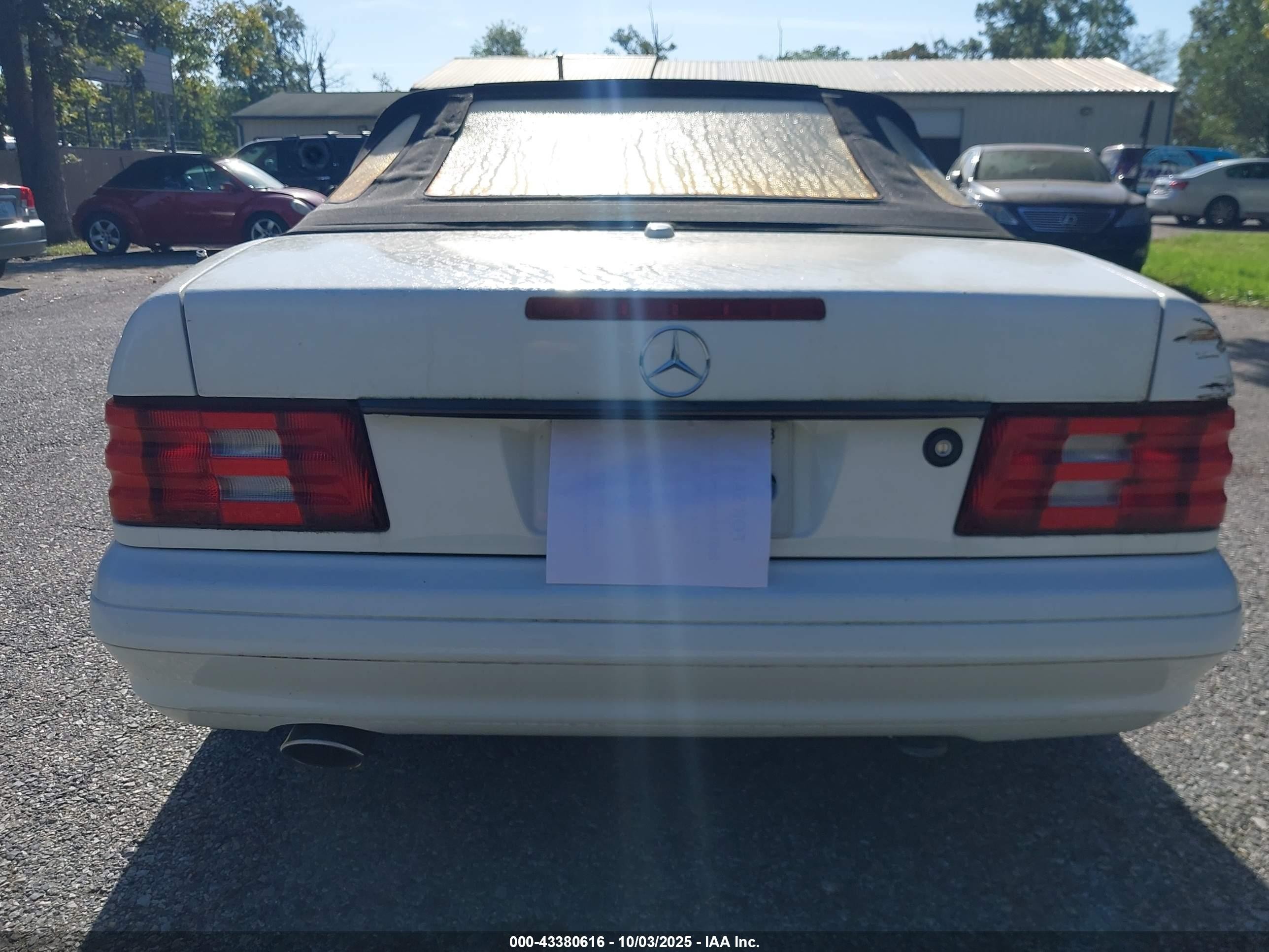 2002 Mercedes-benz Sl 500   White vin: WDBFA68F52F201300