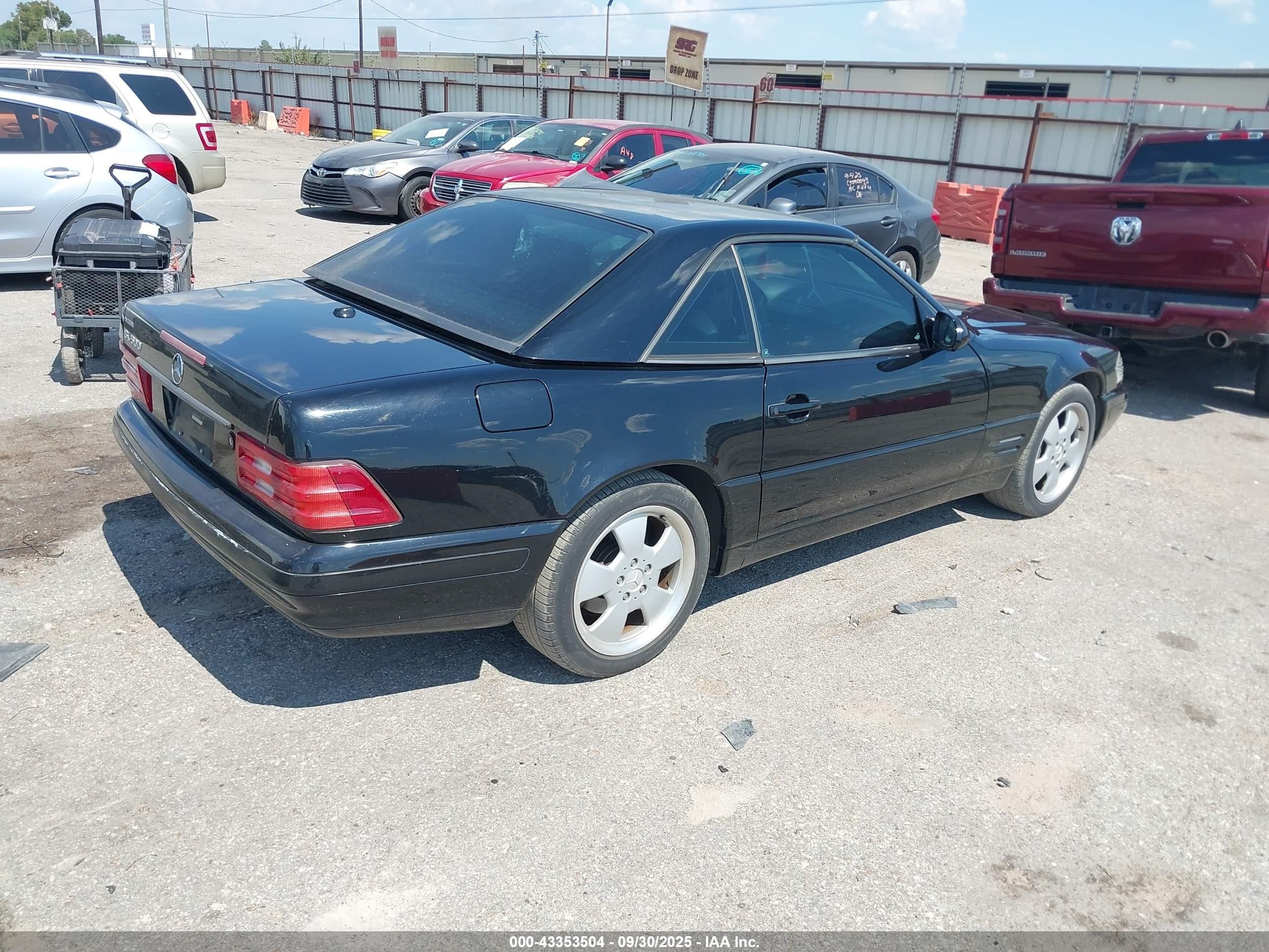 2000 Mercedes-benz Sl 500   Black vin: WDBFA68F6YF190994