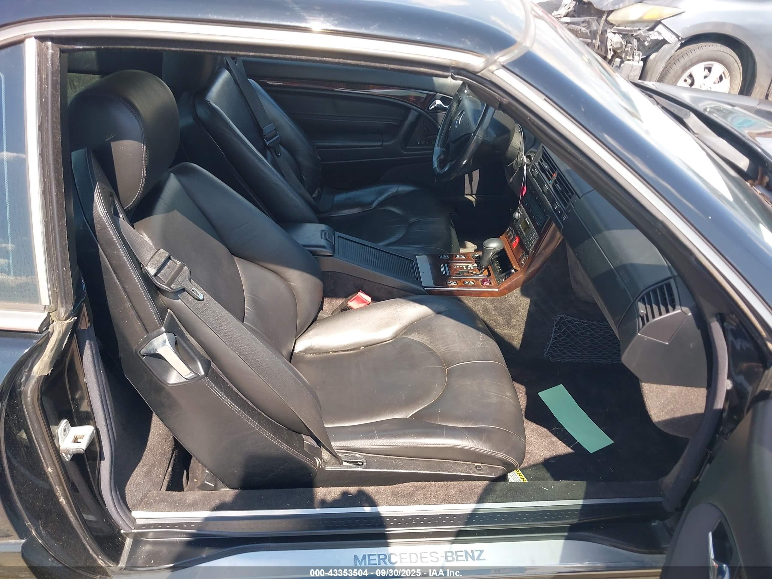 2000 Mercedes-benz Sl 500   Black vin: WDBFA68F6YF190994